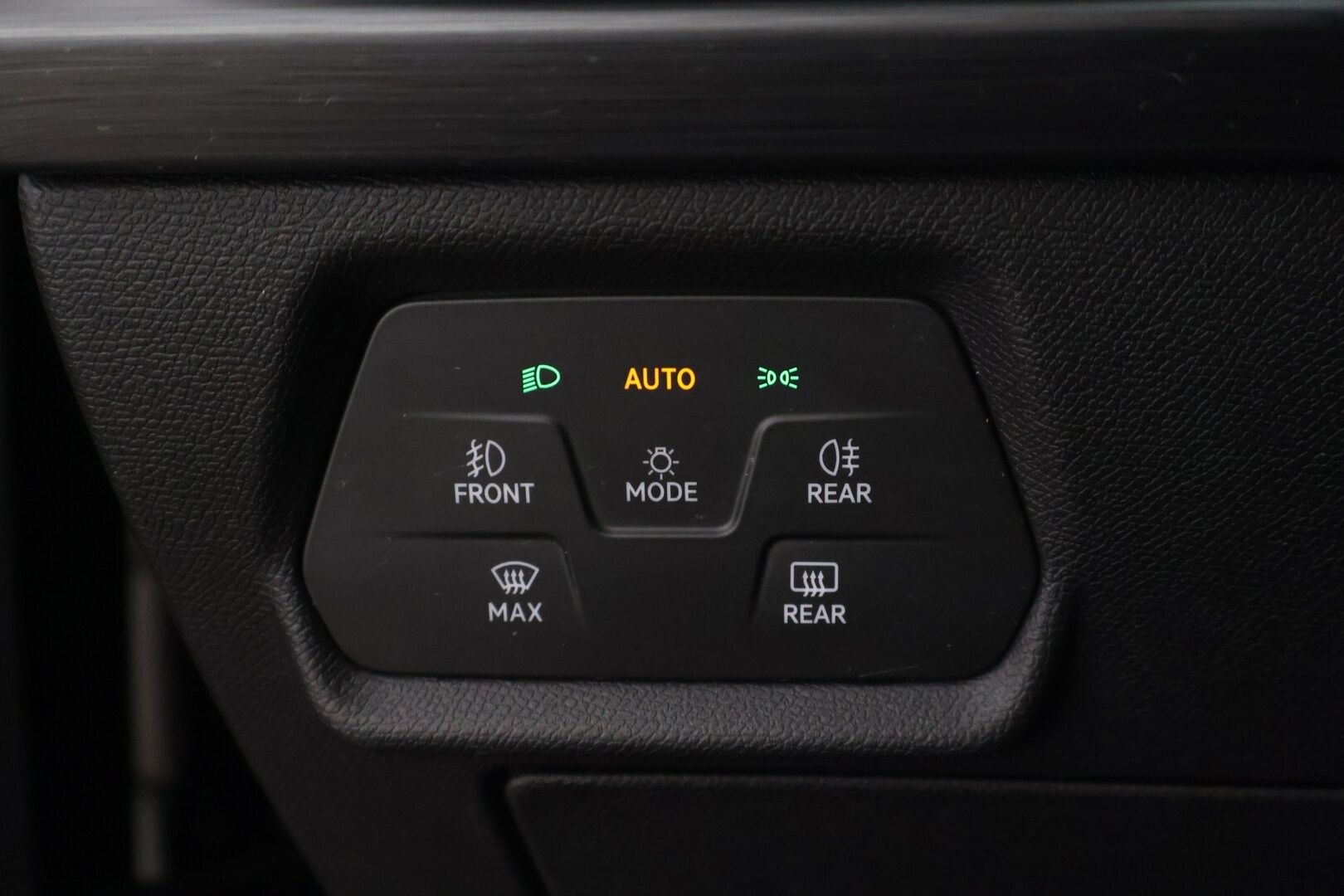 Cupra Formentor 2021 1.4 PHEV 150 kW e-HYBRID DSG *Esilämmitys / Adapt. Vakkari / Tutkat / Sporttipenkit / Ratinlämmitin / Apple&Android* - 2x Latauskaapelit / 2x Aluvanteet ja Renkaat / Edulliset kustannukset / Järkipäätös