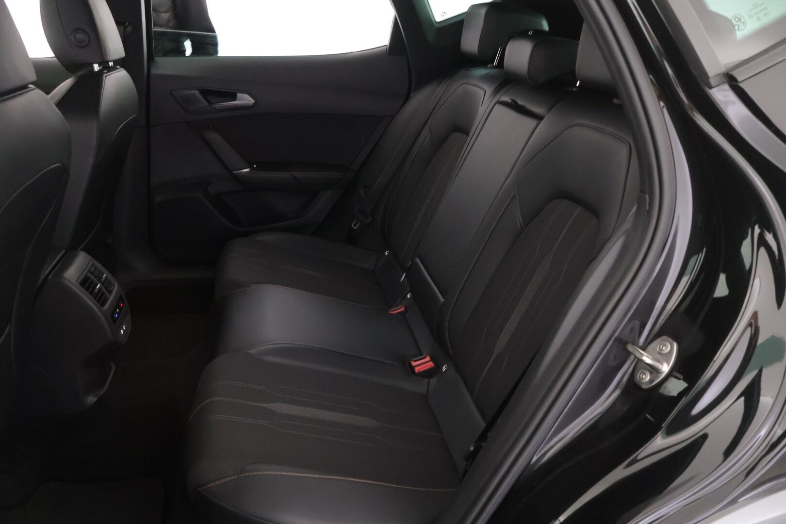 Cupra Formentor 2021 1.4 PHEV 150 kW e-HYBRID DSG *Esilämmitys / Adapt. Vakkari / Tutkat / Sporttipenkit / Ratinlämmitin / Apple&Android* - 2x Latauskaapelit / 2x Aluvanteet ja Renkaat / Edulliset kustannukset / Järkipäätös