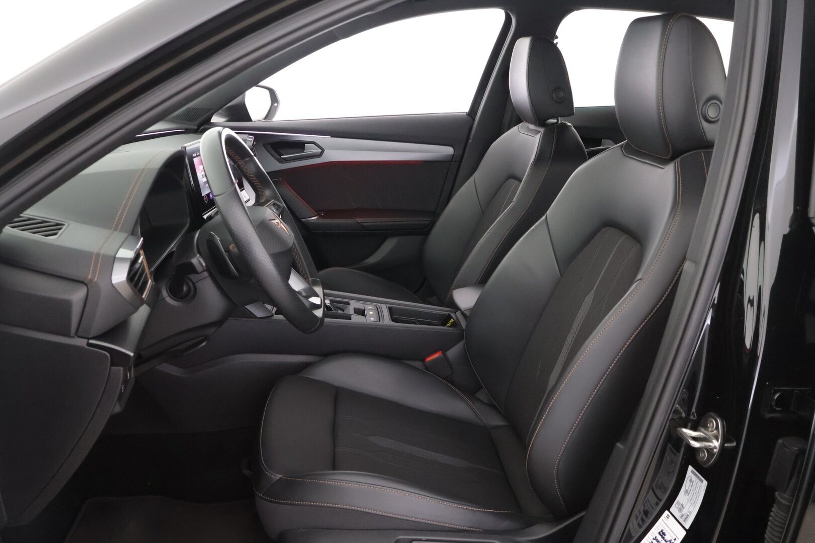 Cupra Formentor 2021 1.4 PHEV 150 kW e-HYBRID DSG *Esilämmitys / Adapt. Vakkari / Tutkat / Sporttipenkit / Ratinlämmitin / Apple&Android* - 2x Latauskaapelit / 2x Aluvanteet ja Renkaat / Edulliset kustannukset / Järkipäätös