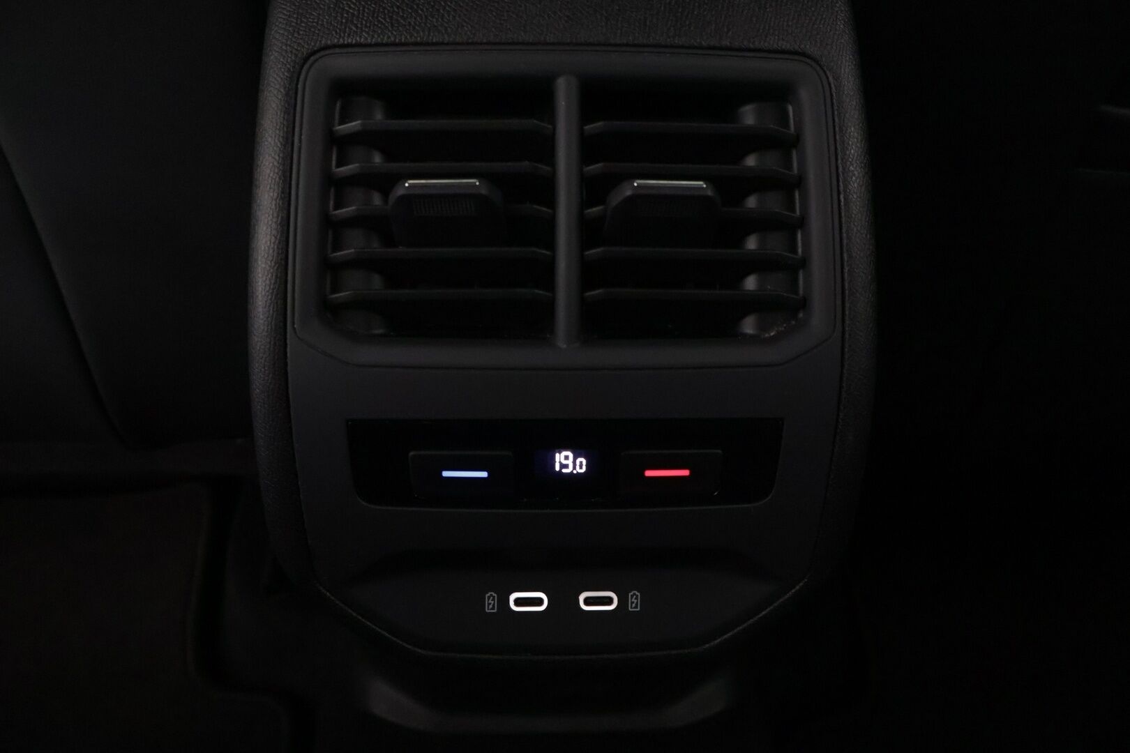 Cupra Formentor 2021 1.4 PHEV 150 kW e-HYBRID DSG *Esilämmitys / Adapt. Vakkari / Tutkat / Sporttipenkit / Ratinlämmitin / Apple&Android* - 2x Latauskaapelit / 2x Aluvanteet ja Renkaat / Edulliset kustannukset / Järkipäätös