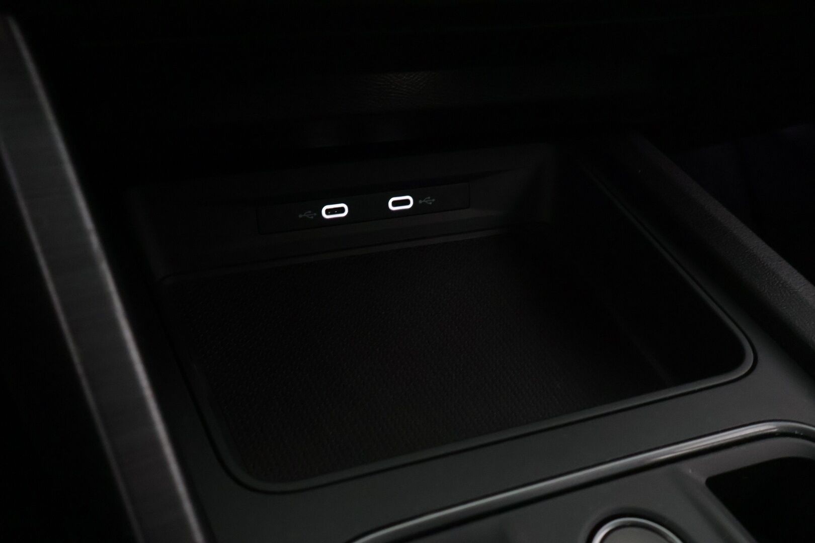 Cupra Formentor 2021 1.4 PHEV 150 kW e-HYBRID DSG *Esilämmitys / Adapt. Vakkari / Tutkat / Sporttipenkit / Ratinlämmitin / Apple&Android* - 2x Latauskaapelit / 2x Aluvanteet ja Renkaat / Edulliset kustannukset / Järkipäätös