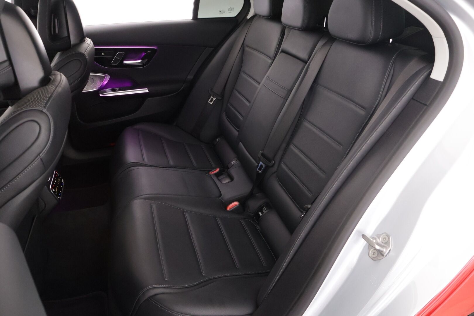 Mercedes-Benz C 2023 300 e 4MATIC A Business - 3,99 % KORKOTARJOUS TÄHÄN AUTOON - Distronic Plus / Burmester / 360° / Ilmastoidut & Hierovat Sporttinahat Muisteilla / Koukku / Ohjausavustin / KeylessGo / Esilämmitys / Teipattu!