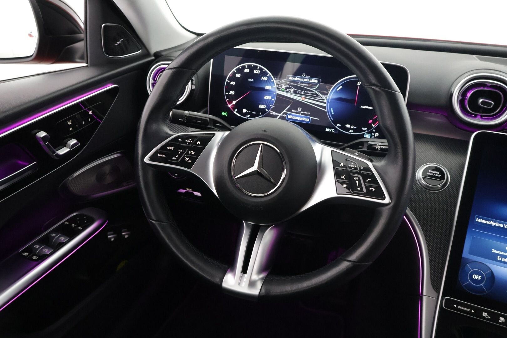 Mercedes-Benz C 2023 300 e 4MATIC A Business - 2,99 % KORKOTARJOUS TÄHÄN AUTOON - Distronic Plus / Burmester / 360° / Ilmastoidut & Hierovat Sporttinahat Muisteilla / Koukku / Ohjausavustin / KeylessGo / Esilämmitys / Teipattu!