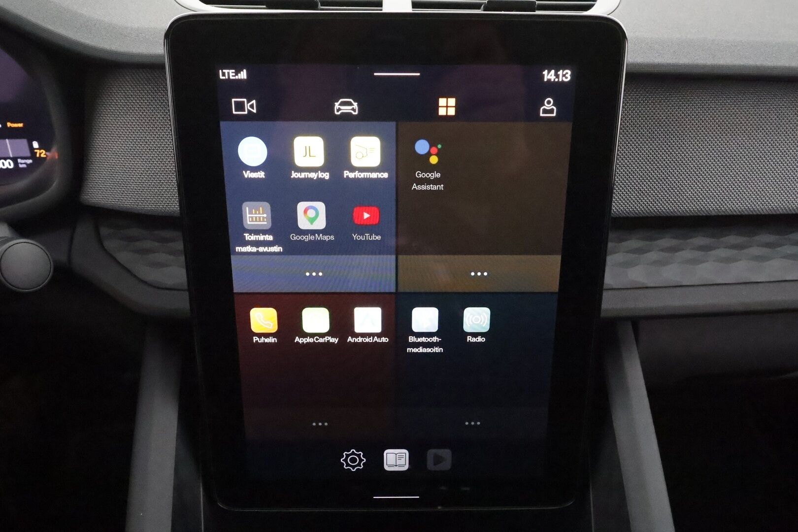 Polestar 2 2024 Standard Range Single Motor, 200kW, 69kWh * Vakkari / ILP / 360-Kamera / Muistipenkki / High performance äänentoisto * - Kahdet Renkaat / Merkkihuollettu