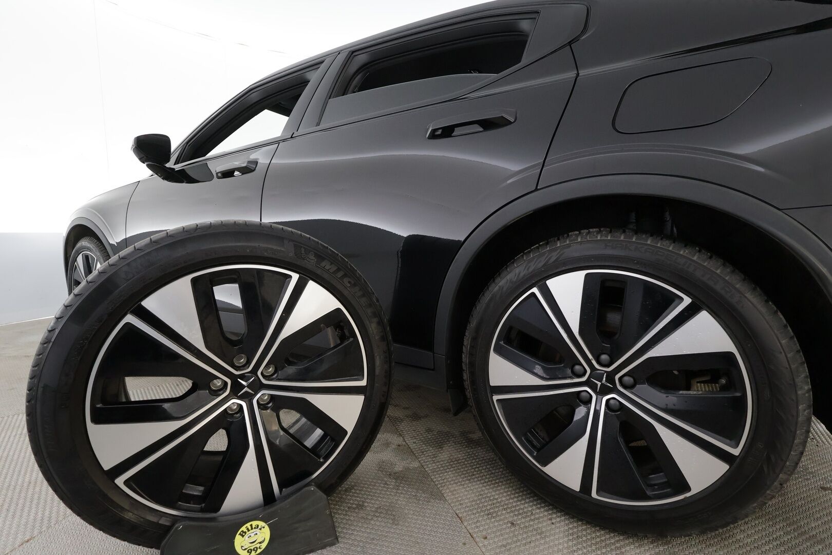 Polestar 2 2024 Standard Range Single Motor, 200kW, 69kWh * Vakkari / ILP / 360-Kamera / Muistipenkki / High performance äänentoisto * - Kahdet Renkaat / Merkkihuollettu