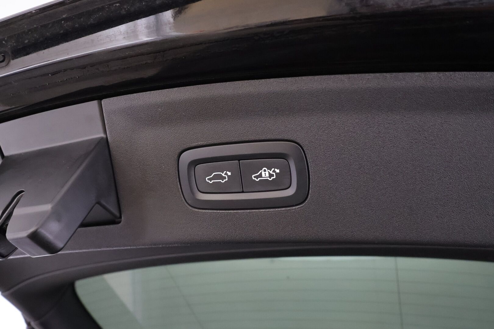 Polestar 2 2024 Standard Range Single Motor, 200kW, 69kWh * Vakkari / ILP / 360-Kamera / Muistipenkki / High performance äänentoisto * - Kahdet Renkaat / Merkkihuollettu