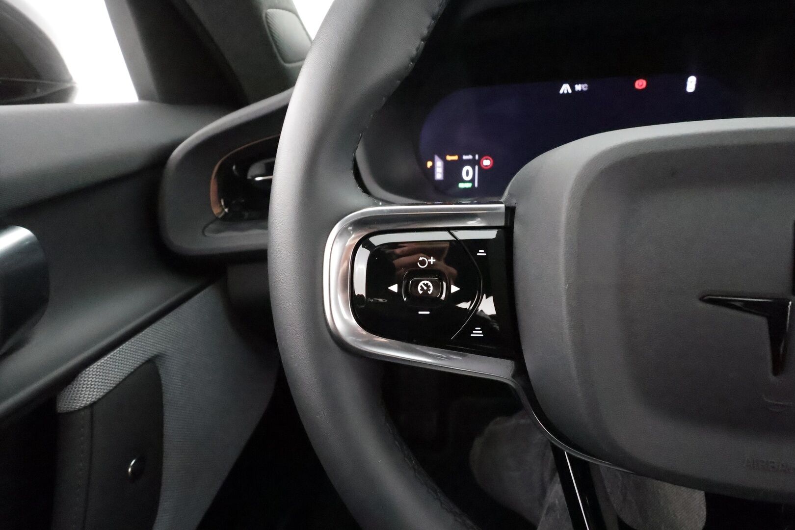 Polestar 2 2024 Standard Range Single Motor, 200kW, 69kWh * Vakkari / ILP / 360-Kamera / Muistipenkki / High performance äänentoisto * - Kahdet Renkaat / Merkkihuollettu