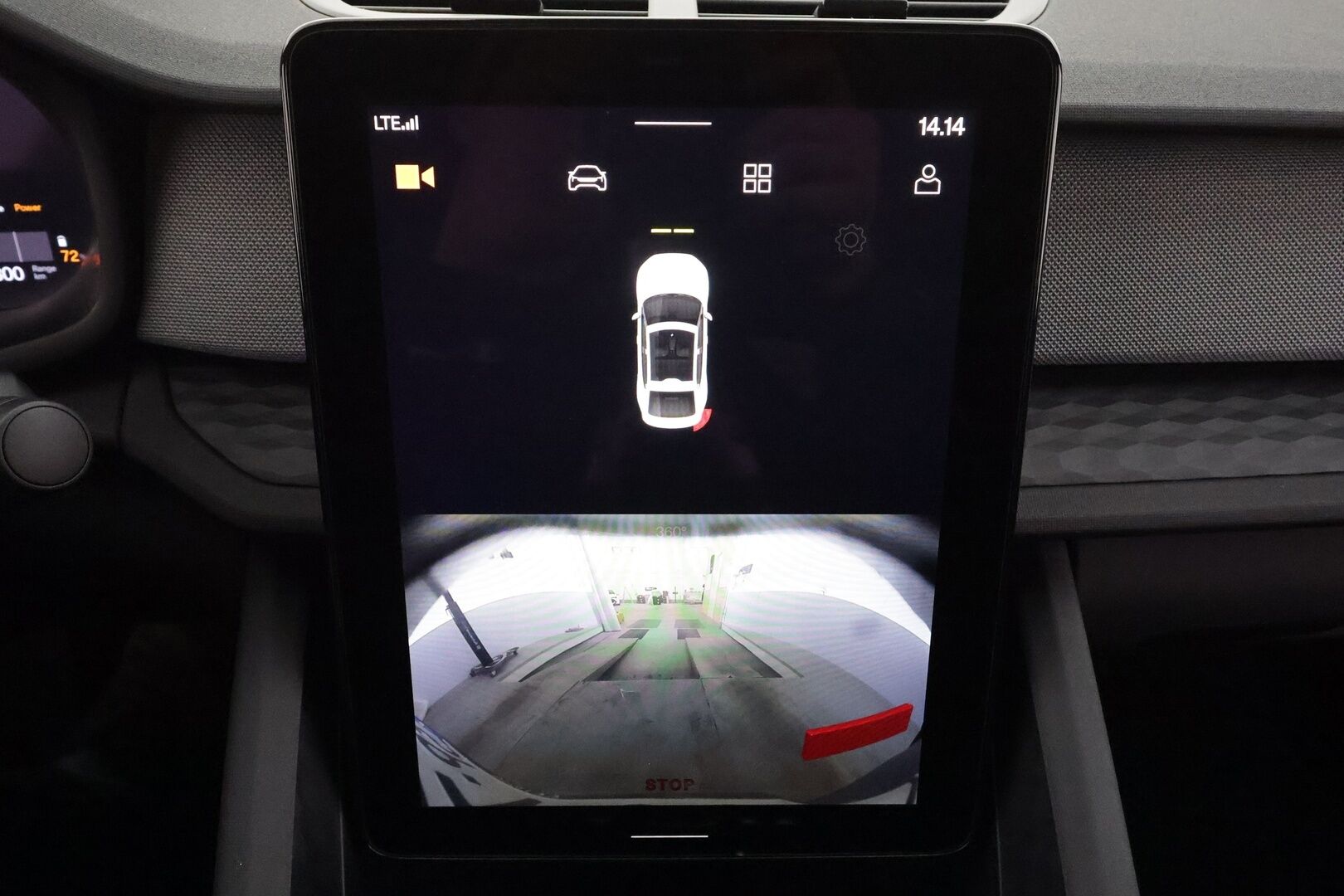 Polestar 2 2024 Standard Range Single Motor, 200kW, 69kWh * Vakkari / ILP / 360-Kamera / Muistipenkki / High performance äänentoisto * - Kahdet Renkaat / Merkkihuollettu