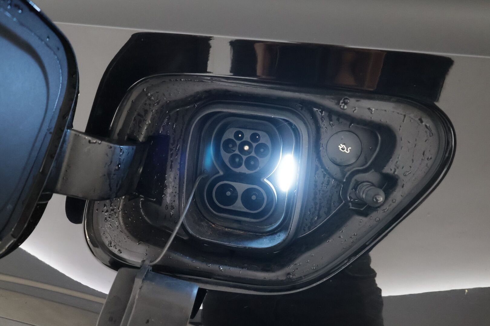 Polestar 2 2024 Standard Range Single Motor, 200kW, 69kWh * Vakkari / ILP / 360-Kamera / Muistipenkki / High performance äänentoisto * - Kahdet Renkaat / Merkkihuollettu