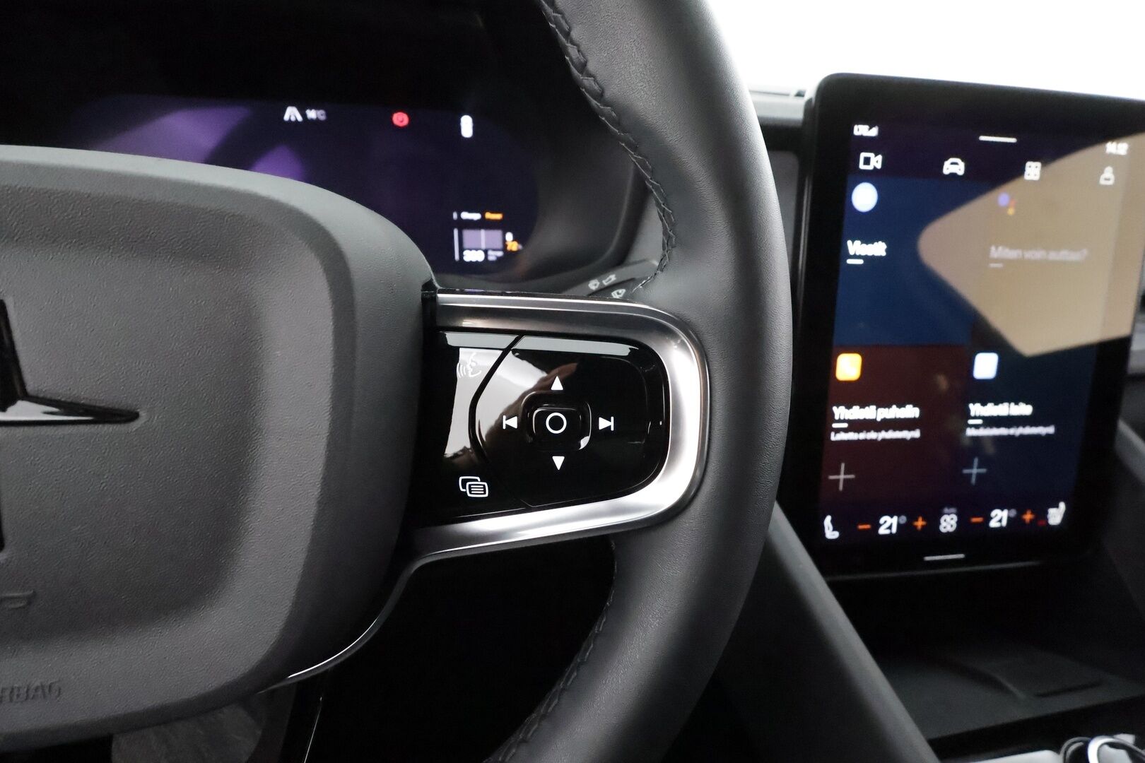 Polestar 2 2024 Standard Range Single Motor, 200kW, 69kWh * Vakkari / ILP / 360-Kamera / Muistipenkki / High performance äänentoisto * - Kahdet Renkaat / Merkkihuollettu