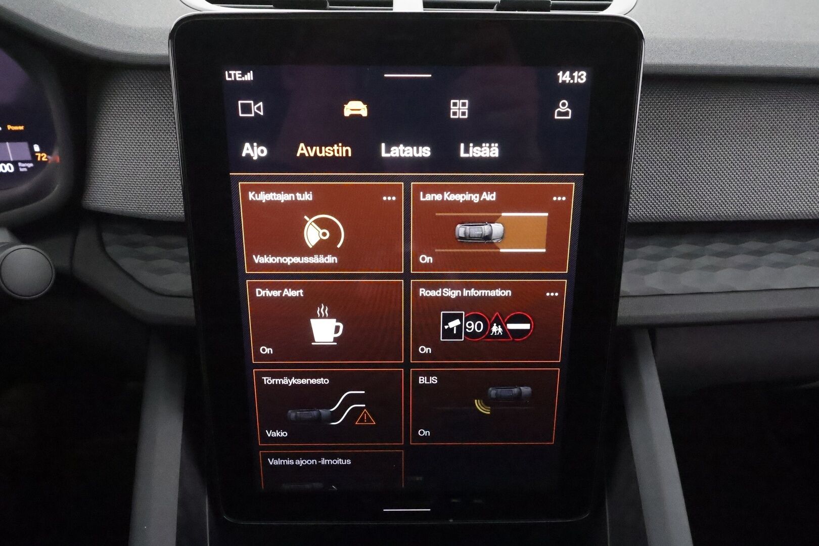 Polestar 2 2024 Standard Range Single Motor, 200kW, 69kWh * Vakkari / ILP / 360-Kamera / Muistipenkki / High performance äänentoisto * - Kahdet Renkaat / Merkkihuollettu