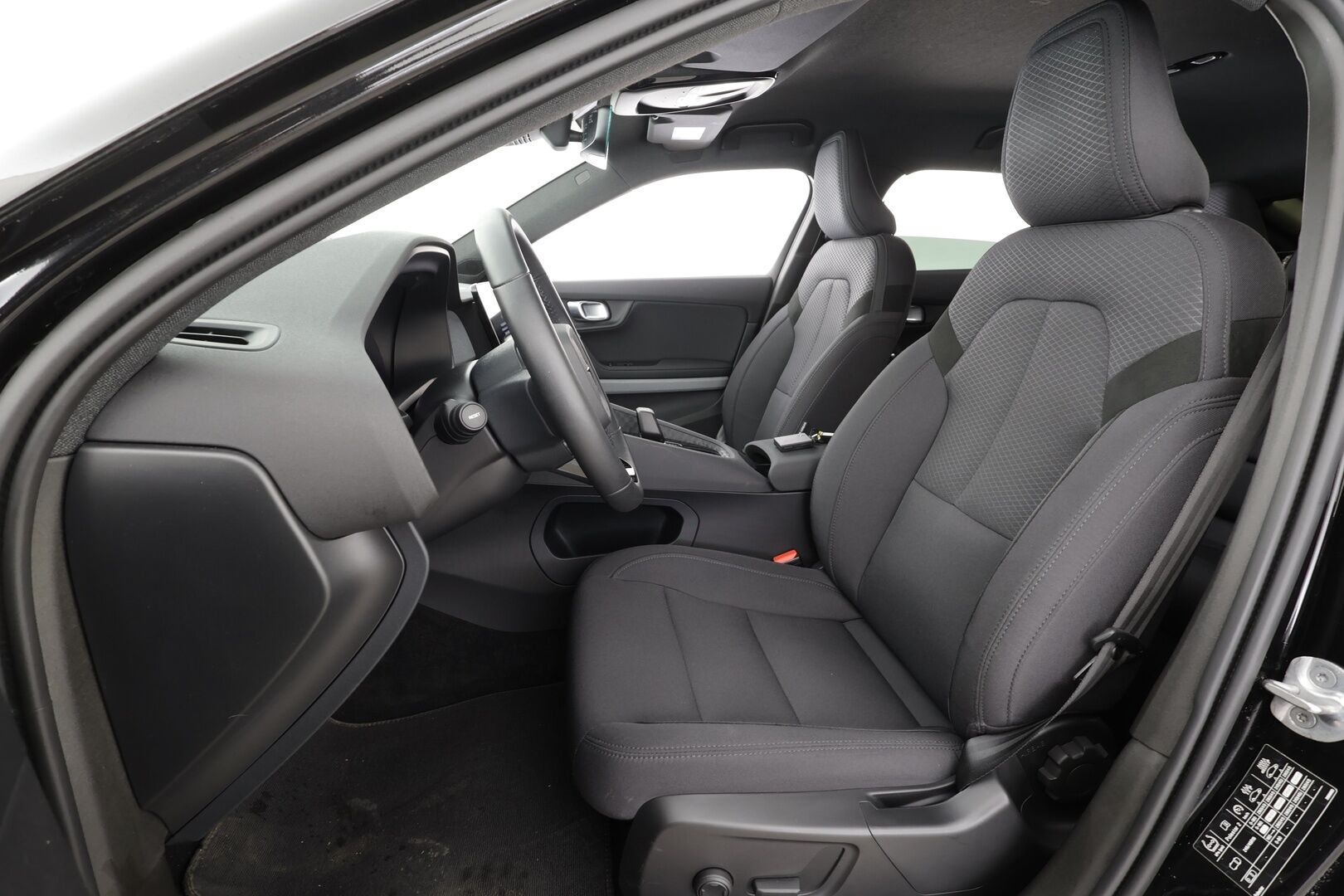 Polestar 2 2024 Standard Range Single Motor, 200kW, 69kWh * Vakkari / ILP / 360-Kamera / Muistipenkki / High performance äänentoisto * - Kahdet Renkaat / Merkkihuollettu