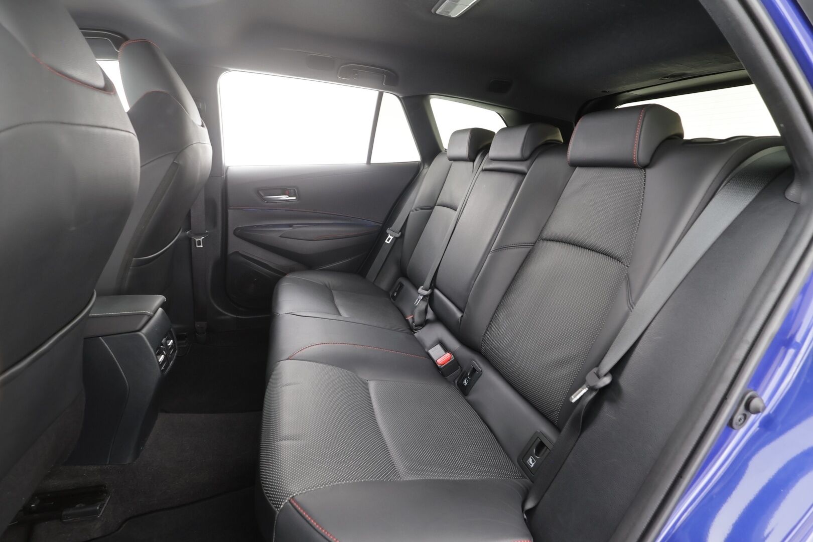 Toyota Corolla 2024 Touring Sports 2,0 Hybrid GR SPORT - | JBL | ACC | HUD | LED | P.Kamera | Nahkaverhoilu | Kaistavahti | Sisätilanlämmitin | Facelift | Katveavustin | PDA | Digimittaristo | Keyless | 1-om Suomi-auto | Merkkihuollot | Kahdet renkaat |