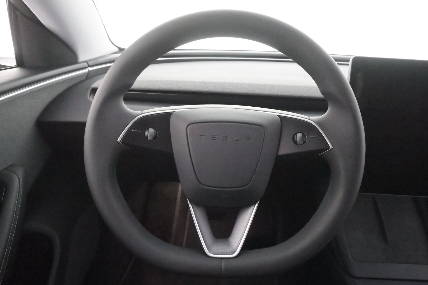 Tesla Model 3 2024 RWD Highland - | ILP | Lasikatto | ACC | Matrix-LED | P.Kamera | Ilmastoitu Muistipenkki | Navi | Kaistavahti | Keyless | 1-om Suomi-auto | 2x Latauskaapelit | Kahdet renkaat |