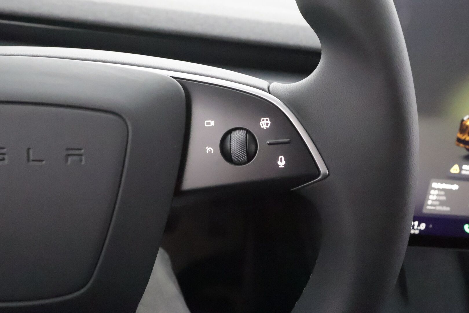 Tesla Model 3 2024 RWD Highland - | ILP | Lasikatto | ACC | Matrix-LED | P.Kamera | Ilmastoitu Muistipenkki | Navi | Kaistavahti | Keyless | 1-om Suomi-auto | 2x Latauskaapelit | Kahdet renkaat |