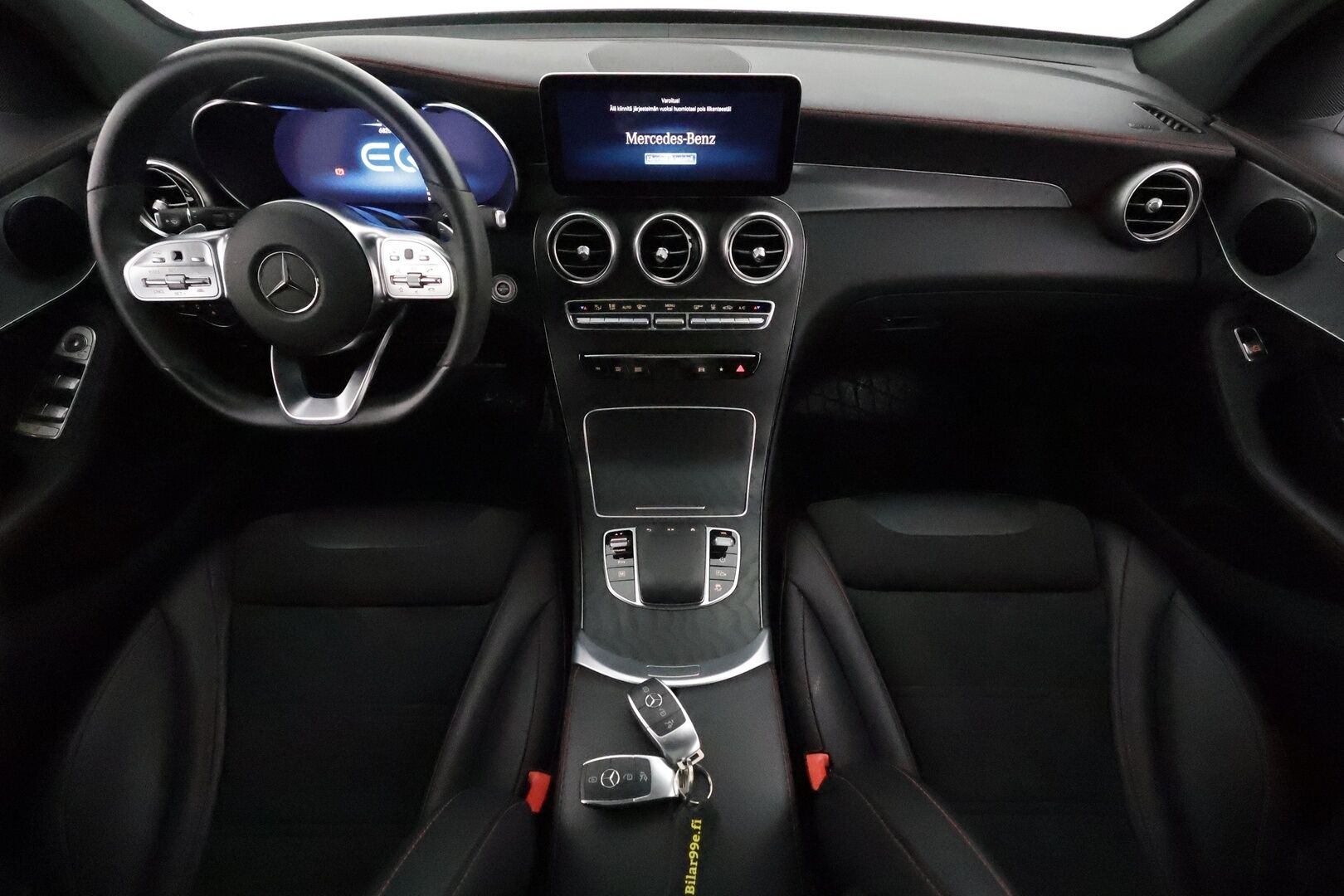 Mercedes-Benz GLC 2022 300e 4Matic A AMG **Panorama / Adapt.Vakkari / LED-High Performance / 360° / Koukku / Sporttipenkit / Navi / Keyless** - 3,99 % KORKOTARJOUS TÄHÄN AUTOON - 2x Latauskaapelit / Kahdet Renkaat