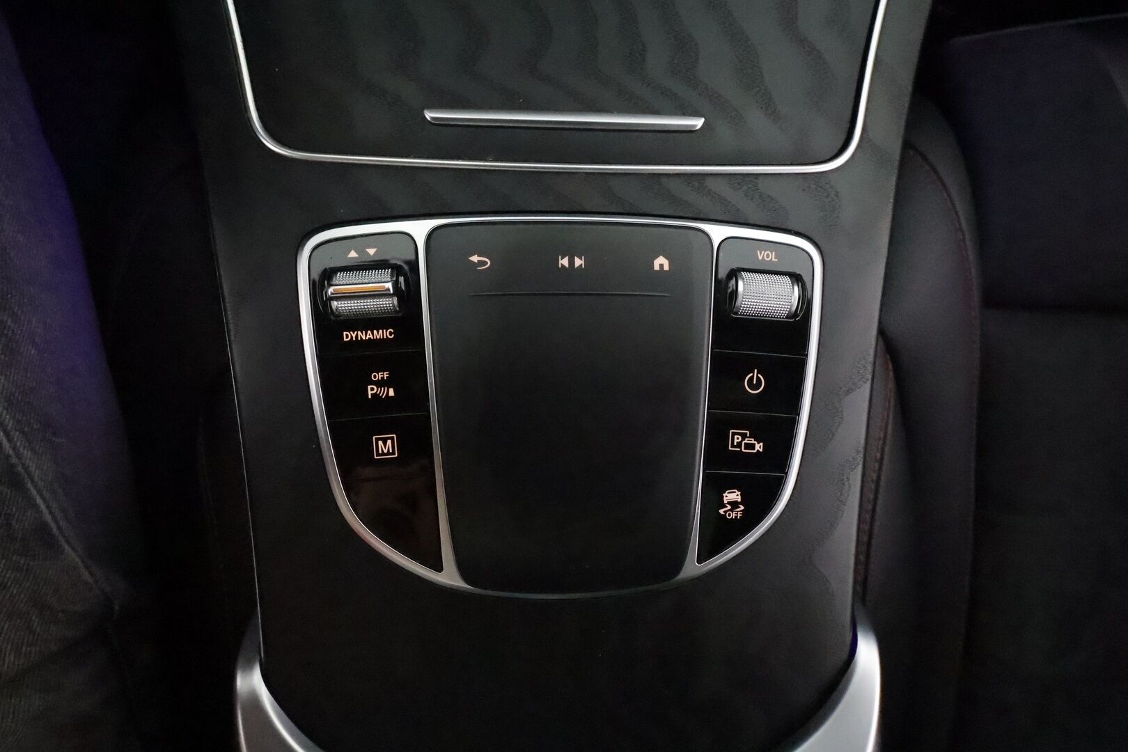 Mercedes-Benz GLC 2022 300e 4Matic A AMG **Panorama / Adapt.Vakkari / LED-High Performance / 360° / Koukku / Sporttipenkit / Navi / Keyless** - 3,99 % KORKOTARJOUS TÄHÄN AUTOON - 2x Latauskaapelit / Kahdet Renkaat
