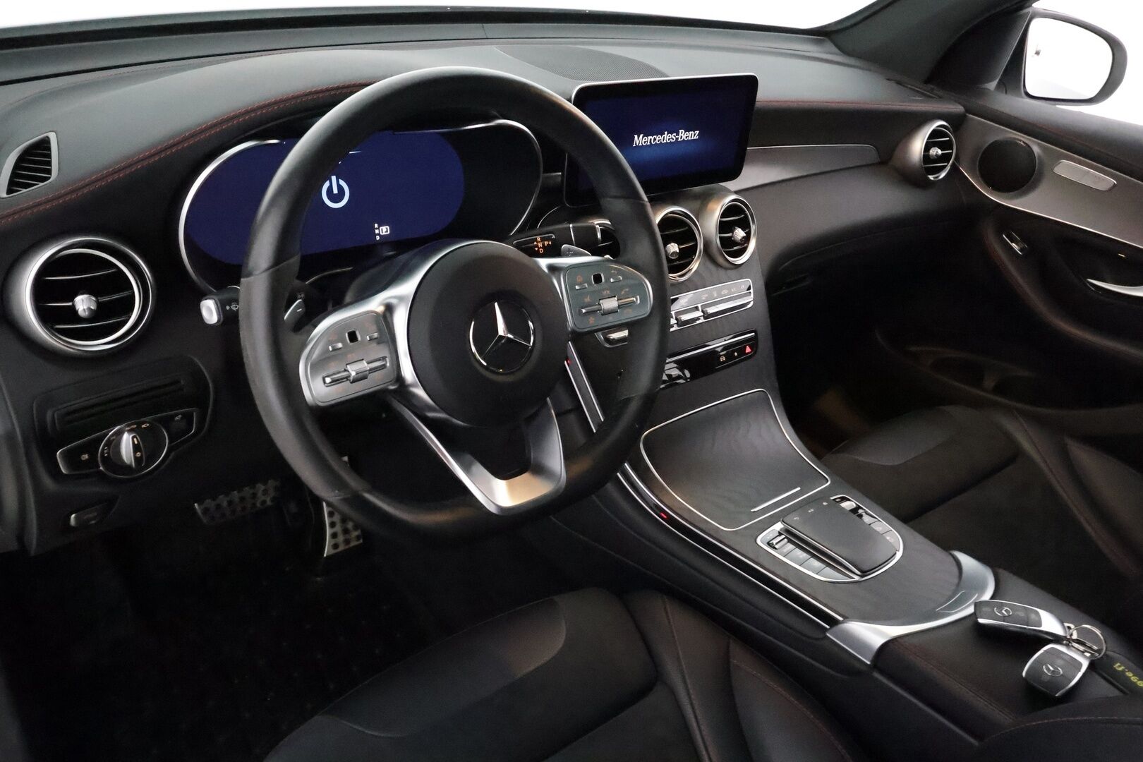 Mercedes-Benz GLC 2022 300e 4Matic A AMG **Panorama / Adapt.Vakkari / LED-High Performance / 360° / Koukku / Sporttipenkit / Navi / Keyless** - 3,99 % KORKOTARJOUS TÄHÄN AUTOON - 2x Latauskaapelit / Kahdet Renkaat
