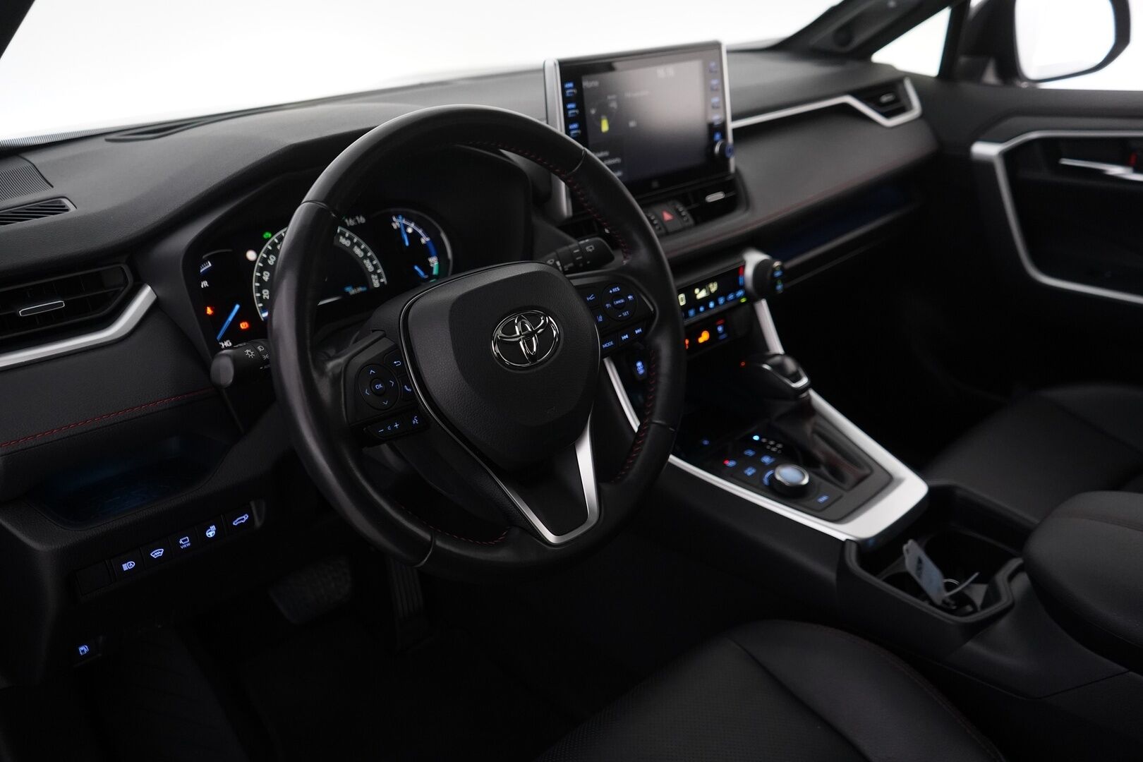 Toyota RAV4 Plug-in 2021 Hybrid 2,5 AWD-i Premium / ACC / Ilmastoidut muistipenkit / JBL / HUD / Kamera / Koukku / Panorama / Ratinlämmitin / Blis - 3,99 % KORKOTARJOUS TÄHÄN AUTOON 31.8. ASTI! - Viimeisin huolto Toyotalla 02/25 55tkm! / Kahdet alumiinivanteet hyvillä renkailla / Todella näyttävä yksilö! 