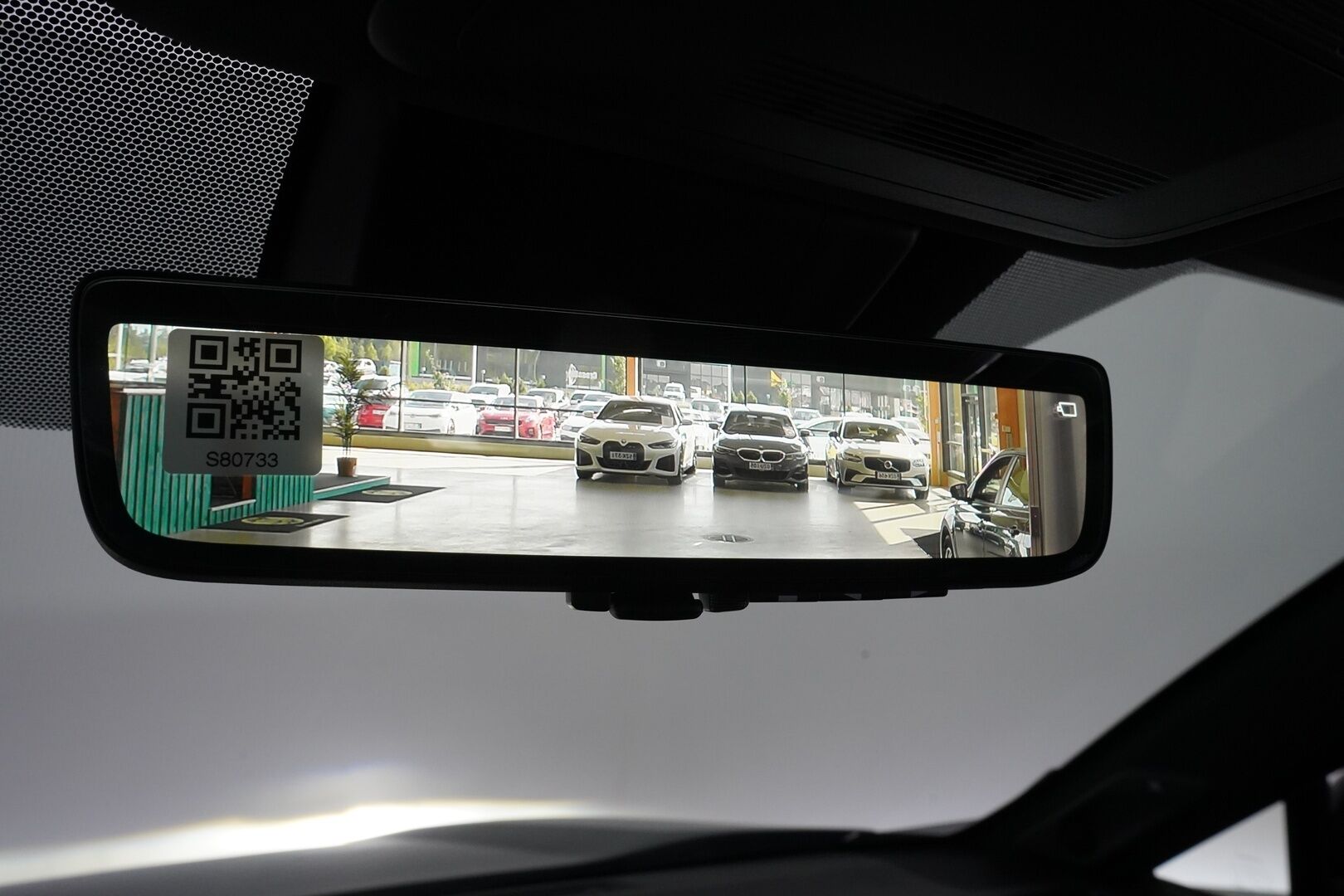 Toyota RAV4 Plug-in 2021 Hybrid 2,5 AWD-i Premium / ACC / Ilmastoidut muistipenkit / JBL / HUD / Kamera / Koukku / Panorama / Ratinlämmitin / Blis - 3,99 % KORKOTARJOUS TÄHÄN AUTOON 31.8. ASTI! - Viimeisin huolto Toyotalla 02/25 55tkm! / Kahdet alumiinivanteet hyvillä renkailla / Todella näyttävä yksilö! 