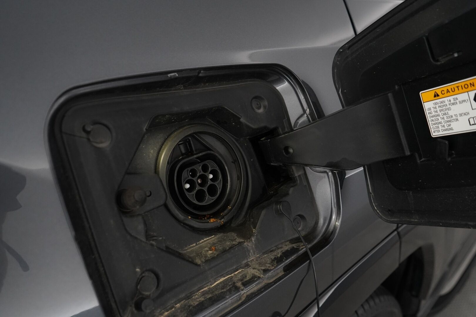 Toyota RAV4 Plug-in 2021 Hybrid 2,5 AWD-i Premium / ACC / Ilmastoidut muistipenkit / JBL / HUD / Kamera / Koukku / Panorama / Ratinlämmitin / Blis - 3,99 % KORKOTARJOUS TÄHÄN AUTOON 31.8. ASTI! - Viimeisin huolto Toyotalla 02/25 55tkm! / Kahdet alumiinivanteet hyvillä renkailla / Todella näyttävä yksilö! 