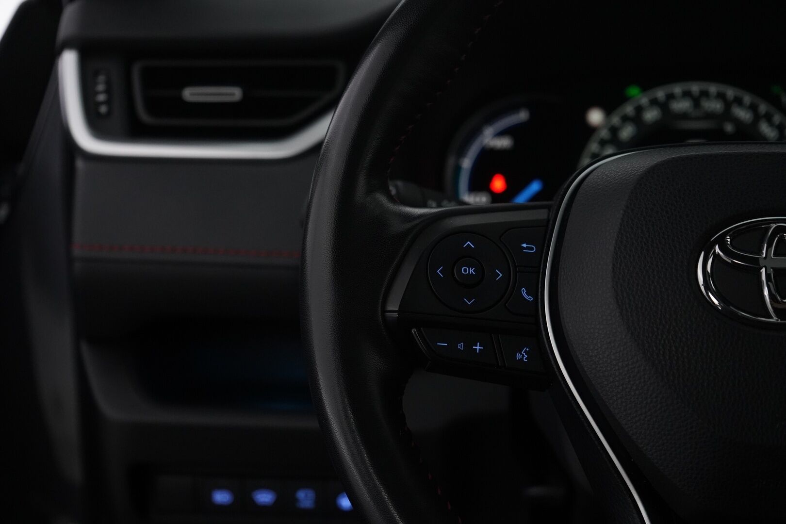 Toyota RAV4 Plug-in 2021 Hybrid 2,5 AWD-i Premium / ACC / Ilmastoidut muistipenkit / JBL / HUD / Kamera / Koukku / Panorama / Ratinlämmitin / Blis - 3,99 % KORKOTARJOUS TÄHÄN AUTOON 31.8. ASTI! - Viimeisin huolto Toyotalla 02/25 55tkm! / Kahdet alumiinivanteet hyvillä renkailla / Todella näyttävä yksilö! 