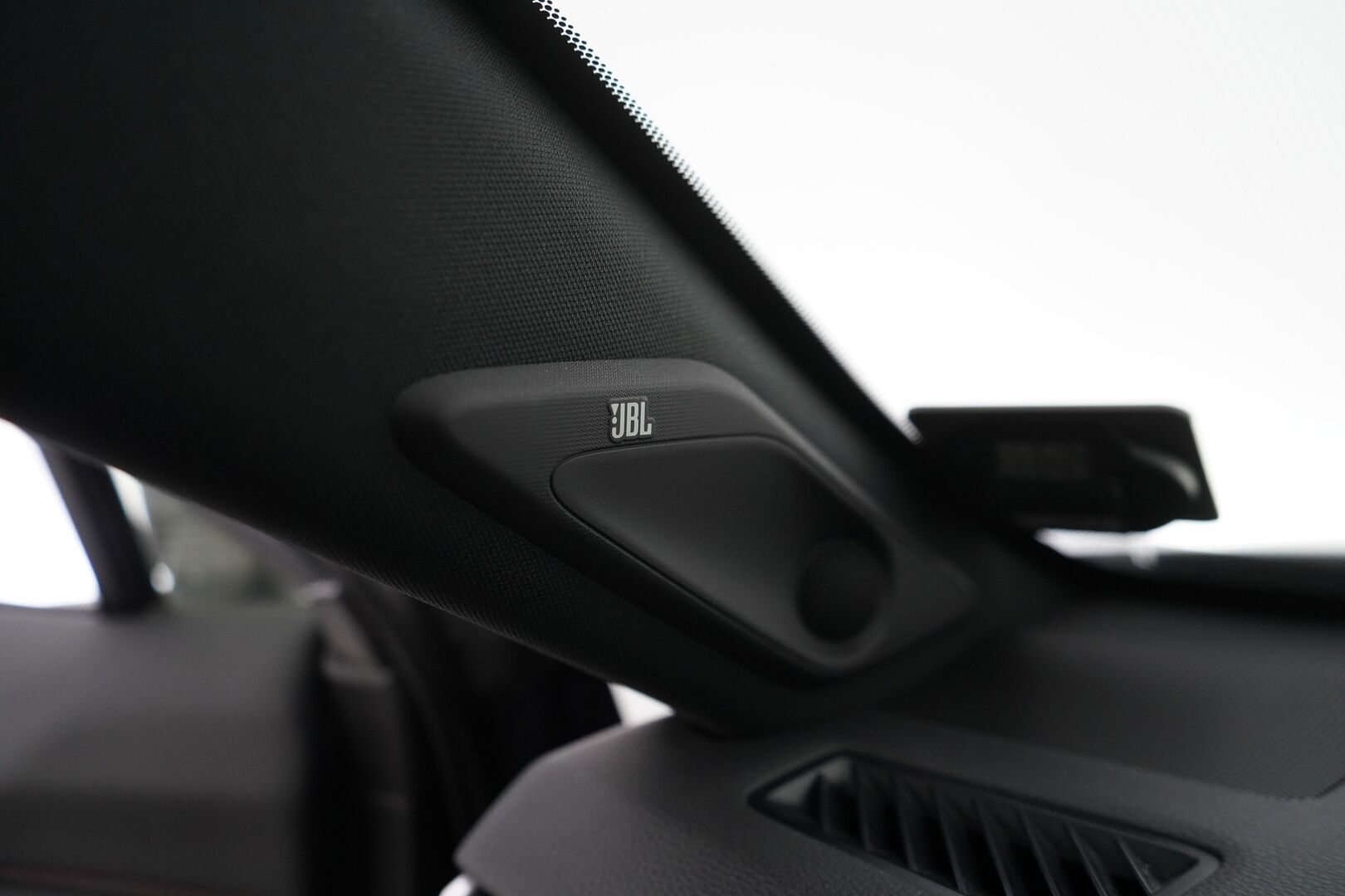 Toyota RAV4 Plug-in 2021 Hybrid 2,5 AWD-i Premium / ACC / Ilmastoidut muistipenkit / JBL / HUD / Kamera / Koukku / Panorama / Ratinlämmitin / Blis - 3,99 % KORKOTARJOUS TÄHÄN AUTOON 31.8. ASTI! - Viimeisin huolto Toyotalla 02/25 55tkm! / Kahdet alumiinivanteet hyvillä renkailla / Todella näyttävä yksilö! 