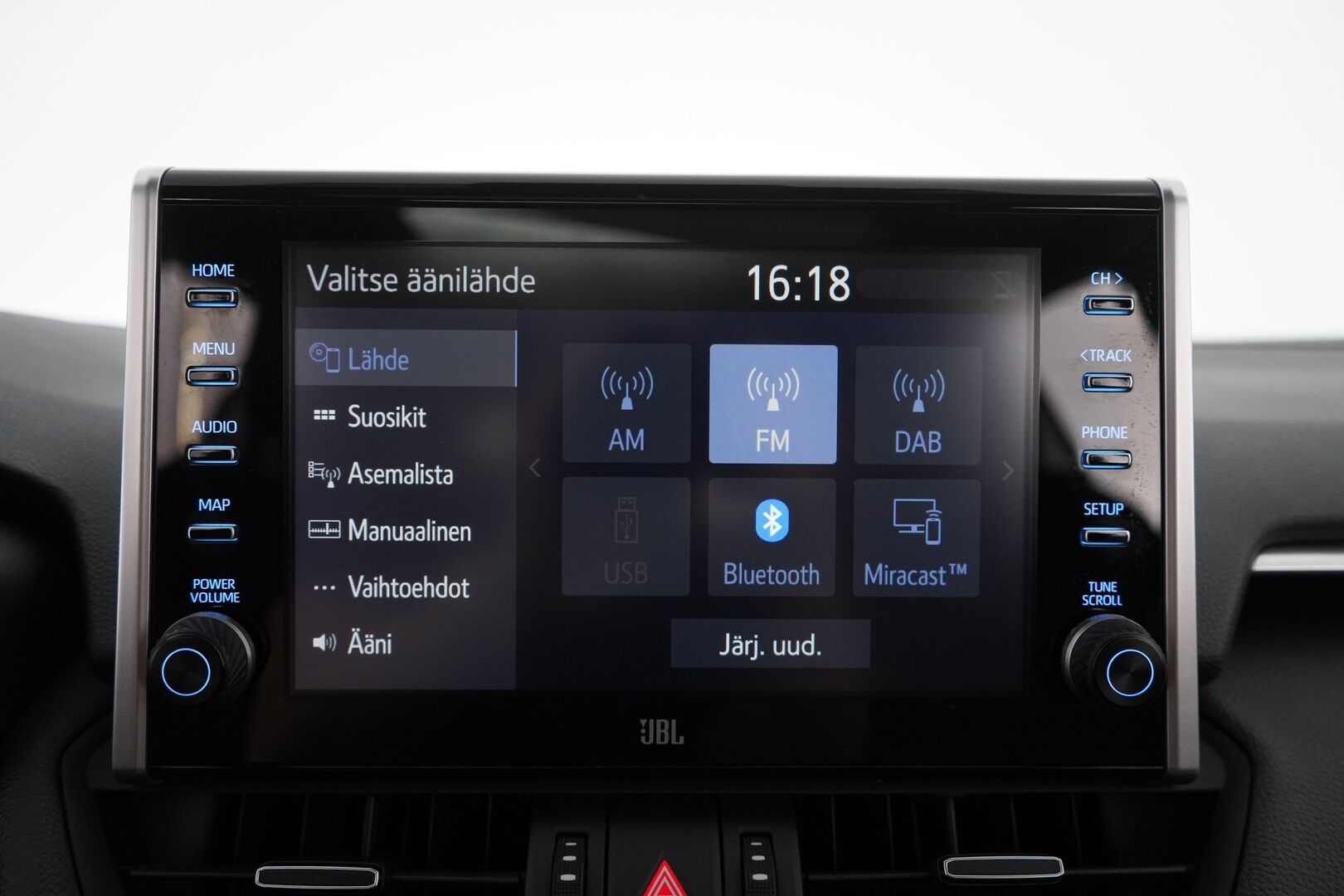 Toyota RAV4 Plug-in 2021 Hybrid 2,5 AWD-i Premium / ACC / Ilmastoidut muistipenkit / JBL / HUD / Kamera / Koukku / Panorama / Ratinlämmitin / Blis - 3,99 % KORKOTARJOUS TÄHÄN AUTOON 31.8. ASTI! - Viimeisin huolto Toyotalla 02/25 55tkm! / Kahdet alumiinivanteet hyvillä renkailla / Todella näyttävä yksilö! 