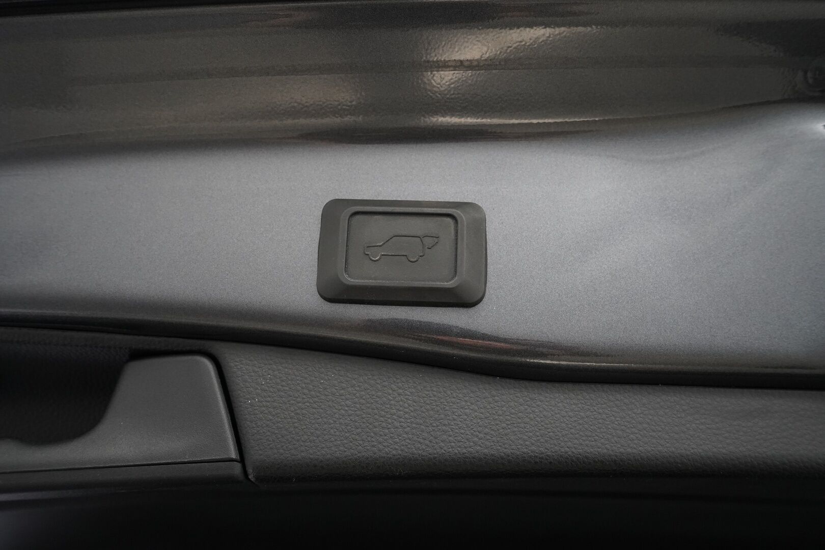 Toyota RAV4 Plug-in 2021 Hybrid 2,5 AWD-i Premium / ACC / Ilmastoidut muistipenkit / JBL / HUD / Kamera / Koukku / Panorama / Ratinlämmitin / Blis - 3,99 % KORKOTARJOUS TÄHÄN AUTOON 31.8. ASTI! - Viimeisin huolto Toyotalla 02/25 55tkm! / Kahdet alumiinivanteet hyvillä renkailla / Todella näyttävä yksilö! 