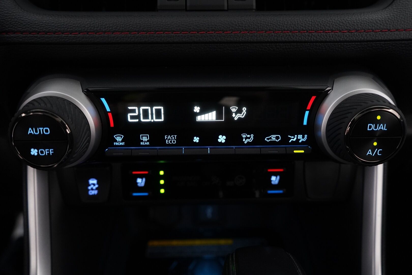 Toyota RAV4 Plug-in 2021 Hybrid 2,5 AWD-i Premium / ACC / Ilmastoidut muistipenkit / JBL / HUD / Kamera / Koukku / Panorama / Ratinlämmitin / Blis - 3,99 % KORKOTARJOUS TÄHÄN AUTOON 31.8. ASTI! - Viimeisin huolto Toyotalla 02/25 55tkm! / Kahdet alumiinivanteet hyvillä renkailla / Todella näyttävä yksilö! 