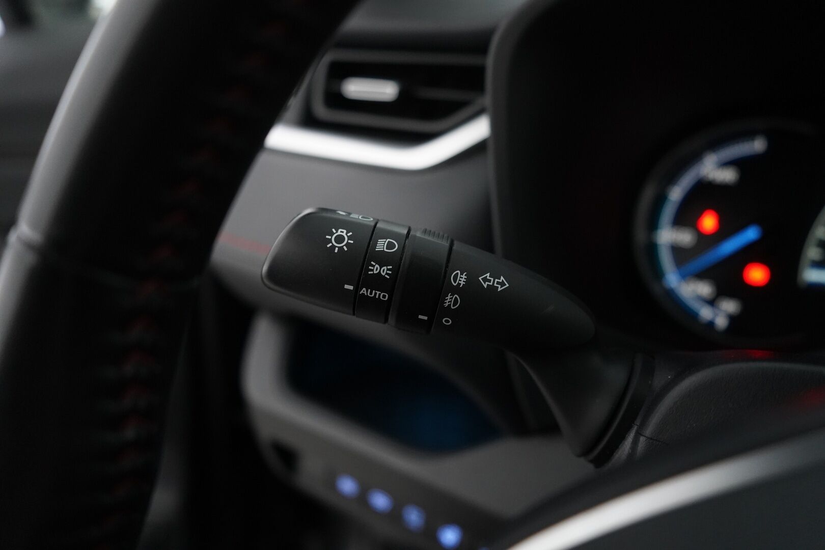 Toyota RAV4 Plug-in 2021 Hybrid 2,5 AWD-i Premium / ACC / Ilmastoidut muistipenkit / JBL / HUD / Kamera / Koukku / Panorama / Ratinlämmitin / Blis - 3,99 % KORKOTARJOUS TÄHÄN AUTOON 31.8. ASTI! - Viimeisin huolto Toyotalla 02/25 55tkm! / Kahdet alumiinivanteet hyvillä renkailla / Todella näyttävä yksilö! 