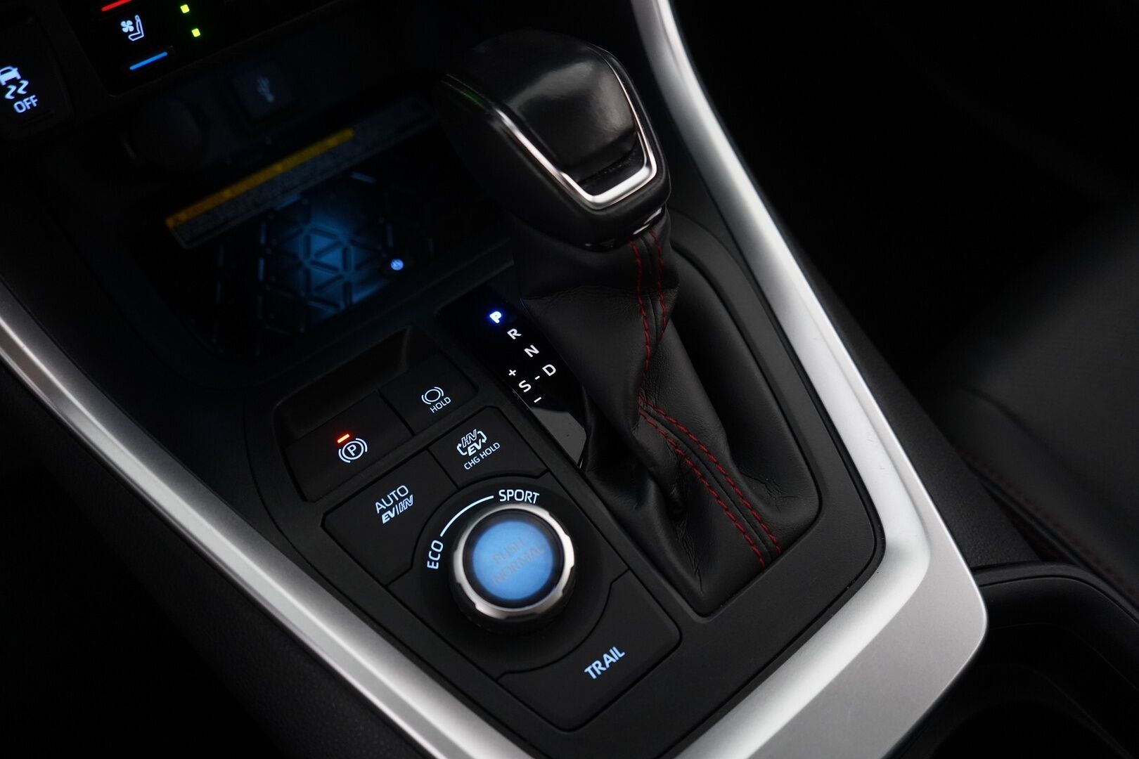 Toyota RAV4 Plug-in 2021 Hybrid 2,5 AWD-i Premium / ACC / Ilmastoidut muistipenkit / JBL / HUD / Kamera / Koukku / Panorama / Ratinlämmitin / Blis - 3,99 % KORKOTARJOUS TÄHÄN AUTOON 31.8. ASTI! - Viimeisin huolto Toyotalla 02/25 55tkm! / Kahdet alumiinivanteet hyvillä renkailla / Todella näyttävä yksilö! 