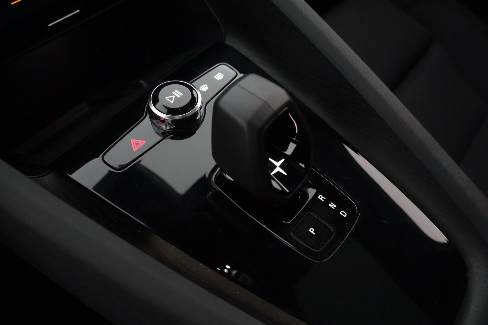 Polestar 2 2021 Launch Edition, 300kW, 78kWh *Pilot & Plus paketti / Lasikatto / H&K äänentoisto / ILP / Vetokoukku* - *Merkkiliikkeen huoltohistoria / Sähkösäätöiset etuistuimet: Kuljettajan muistilla / Navigointi / 2x Renkaat & Vanteet*