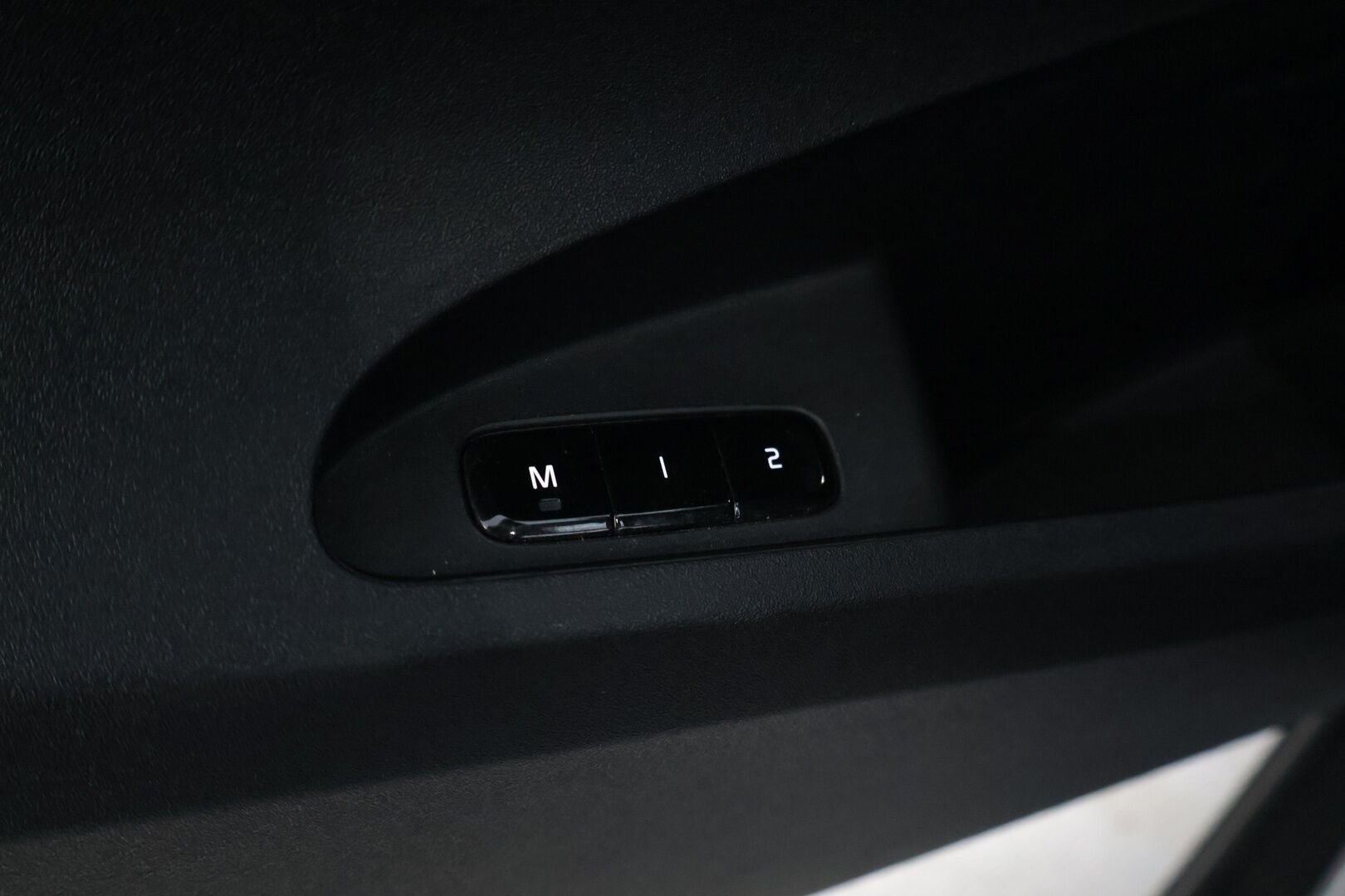 Polestar 2 2021 Launch Edition, 300kW, 78kWh *Pilot & Plus paketti / Lasikatto / H&K äänentoisto / ILP / Vetokoukku* - *Merkkiliikkeen huoltohistoria / Sähkösäätöiset etuistuimet: Kuljettajan muistilla / Navigointi / 2x Renkaat & Vanteet*