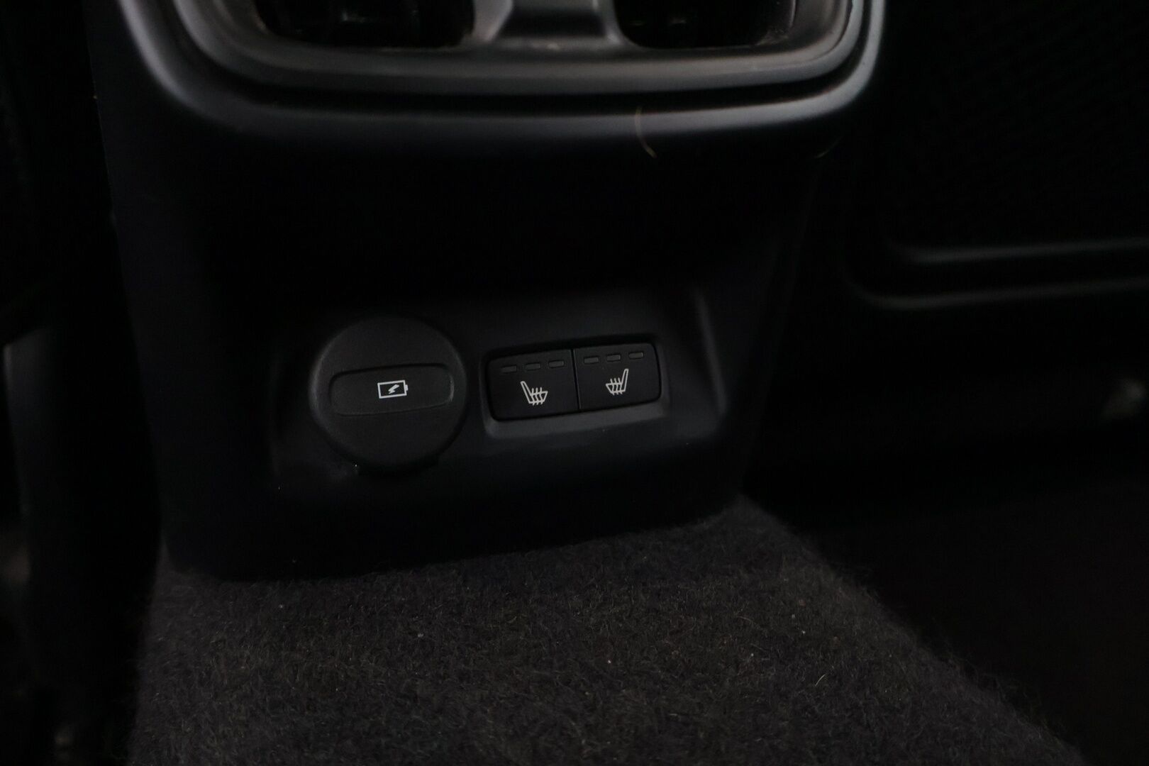 Polestar 2 2021 Launch Edition, 300kW, 78kWh *Pilot & Plus paketti / Lasikatto / H&K äänentoisto / ILP / Vetokoukku* - *Merkkiliikkeen huoltohistoria / Sähkösäätöiset etuistuimet: Kuljettajan muistilla / Navigointi / 2x Renkaat & Vanteet*