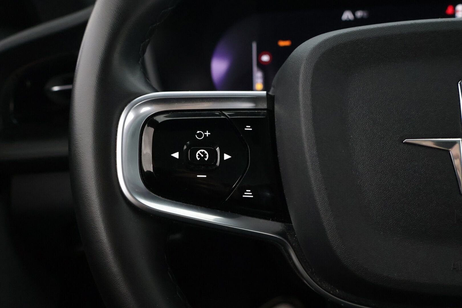 Polestar 2 2021 Launch Edition, 300kW, 78kWh *Pilot & Plus paketti / Lasikatto / H&K äänentoisto / ILP / Vetokoukku* - *Merkkiliikkeen huoltohistoria / Sähkösäätöiset etuistuimet: Kuljettajan muistilla / Navigointi / 2x Renkaat & Vanteet*
