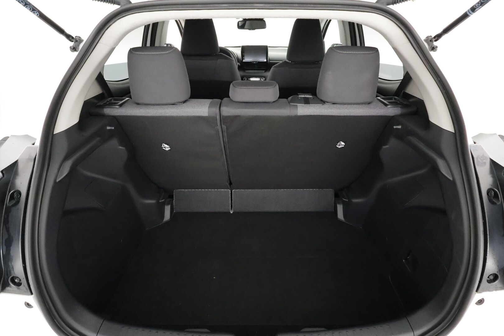 Toyota Yaris 2024 1,5 Hybrid 116 Limited Edition - | ACC | Facelift | P.kamera | Lämm. ratti | Lane Assist | PDA | RSA | Apple & Android | LED | Aut. pitkät | 1-om suomiauto | 2x renkaat aluin |