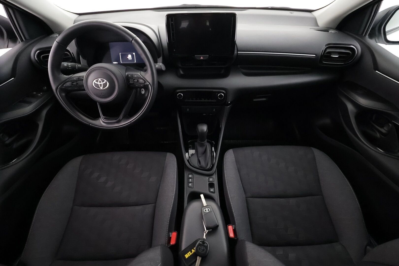 Toyota Yaris 2024 1,5 Hybrid 116 Limited Edition - | ACC | Facelift | P.kamera | Lämm. ratti | Lane Assist | PDA | RSA | Apple & Android | LED | Aut. pitkät | 1-om suomiauto | 2x renkaat aluin |