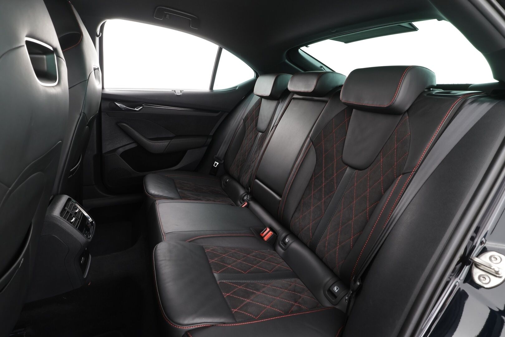 Skoda Octavia 2021 1.4TSI PHEV RS iV DSG * ACC / Webasto / Canton / Matrix-LED / P.Kamera / Hierovat Sportpenkit Muistilla / Navi * - 2x Latauskaapelit / Kahdet renkaat / Akku kuntotarkastettu!