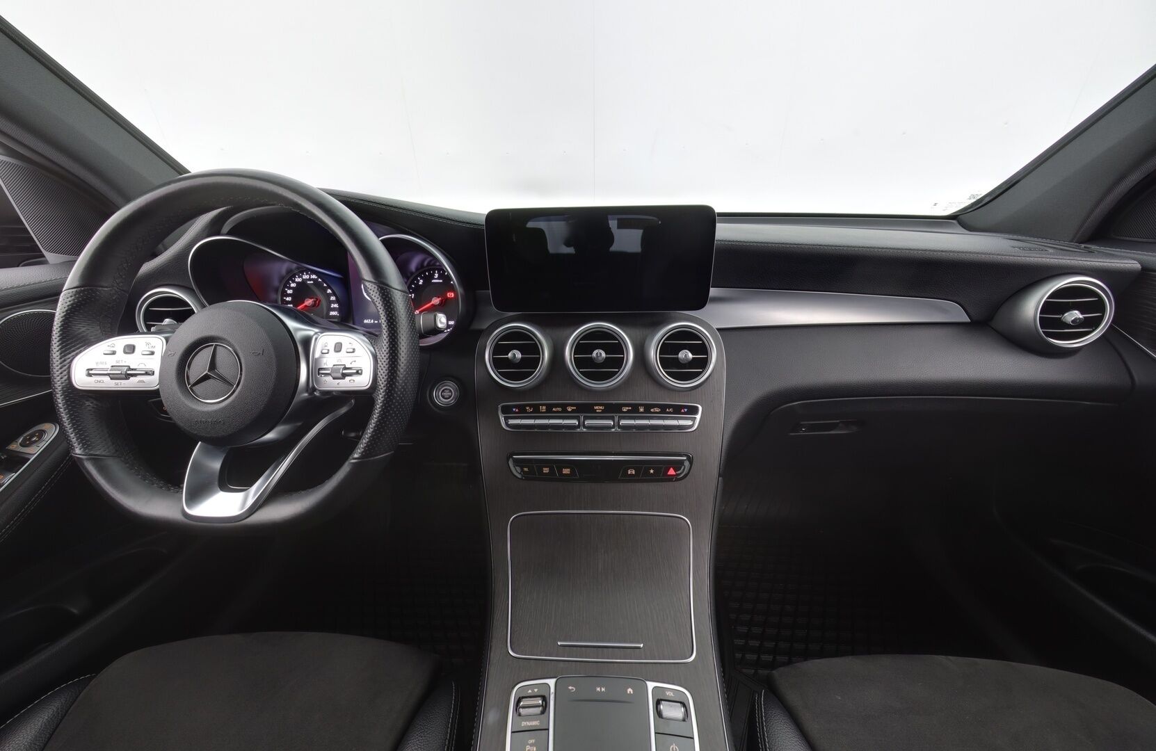 MERCEDES-BENZ GLC 2020 220d 4Matic 9G-Tronic AMG *Distronic / Facelift / Webasto / Adapt. Vakkari / Koukku / P-kamera / LED High Perf. / Nahka-alcantara Sporttipenkit* - *2x renkaat & yhdet vanteet / Kattava huoltohistoria* - HULLUT AVAJAISHULINAT KORKOTARJOUS 3,29 %