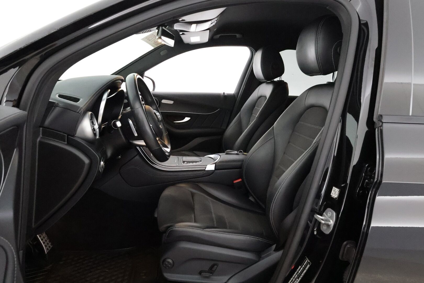 MERCEDES-BENZ GLC 2020 220d 4Matic 9G-Tronic AMG *Distronic / Facelift / Webasto / Adapt. Vakkari / Koukku / P-kamera / LED High Perf. / Nahka-alcantara Sporttipenkit* - *2x renkaat & yhdet vanteet / Kattava huoltohistoria* - HULLUT AVAJAISHULINAT KORKOTARJOUS 3,29 %