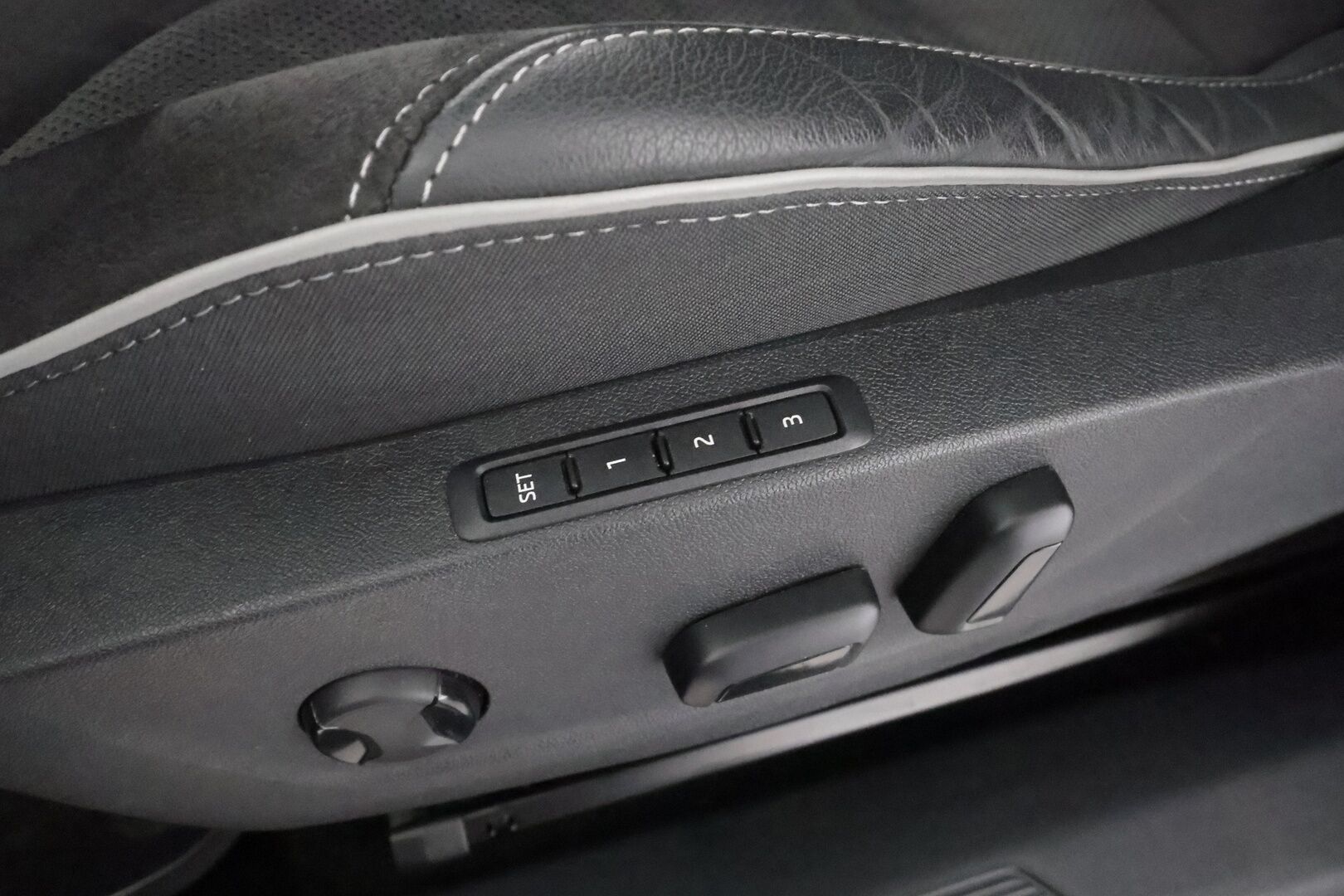 Skoda Enyaq 2024 Coupe 85 SportLine Business - | ACC | ILP | Koukku | Matrix-LED | Muistipenkki | Lasikatto | P.Kamera | Keyless | Suomi-auto | Kahdet Renkaat|