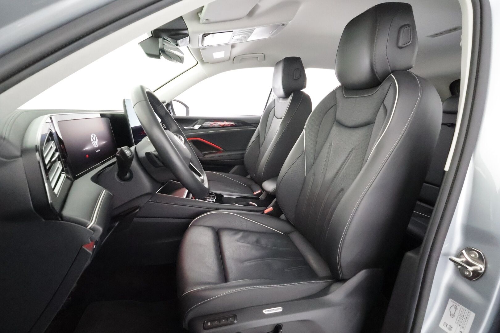 Volkswagen Tiguan 2024 Elegance Business eHybrid 150 kW DSG-automaatti - | Hierovat&Ilmastoidut Sporttinahat Muistilla | H&K | ACC | Matrix-LED | 360 | HUD | Kaistavahti | Digimittaristo | Keyless | 1-om Suomi-auto | 2x Latauskaapelit | Kahdet renkaat | Merkkihuollot |