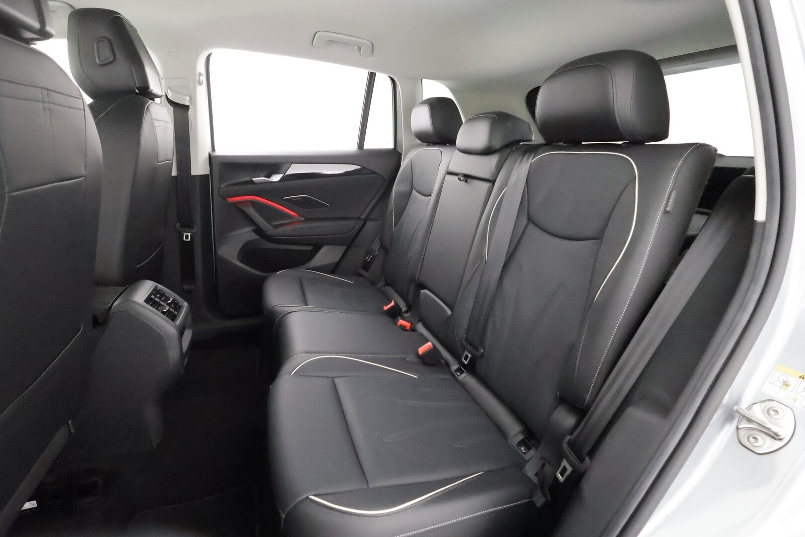 Volkswagen Tiguan 2024 Elegance Business eHybrid 150 kW DSG-automaatti - | Hierovat&Ilmastoidut Sporttinahat Muistilla | H&K | ACC | Matrix-LED | 360 | HUD | Kaistavahti | Digimittaristo | Keyless | 1-om Suomi-auto | 2x Latauskaapelit | Kahdet renkaat | Merkkihuollot |