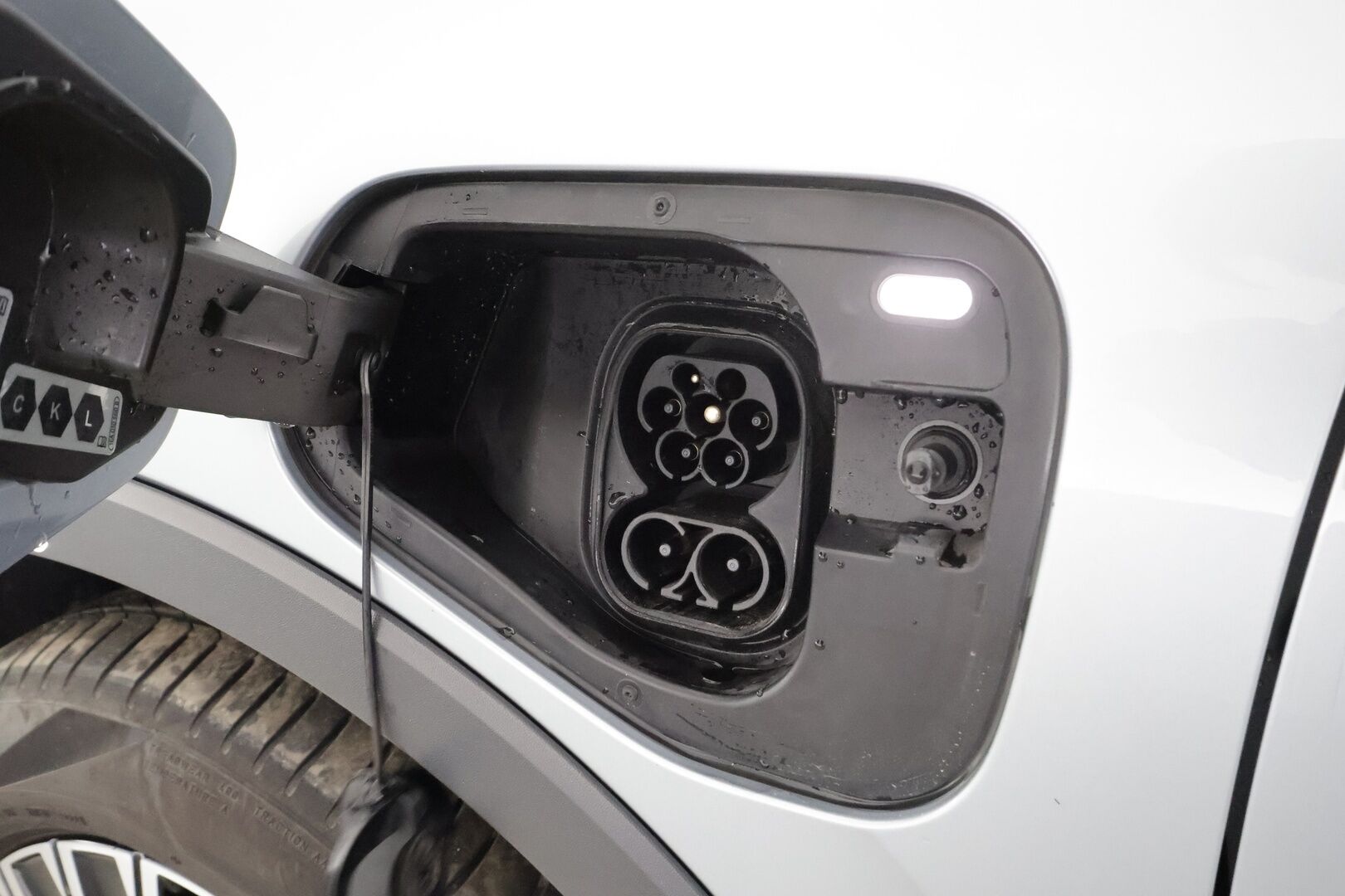Volkswagen Tiguan 2024 Elegance Business eHybrid 150 kW DSG-automaatti - | Hierovat&Ilmastoidut Sporttinahat Muistilla | H&K | ACC | Matrix-LED | 360 | HUD | Kaistavahti | Digimittaristo | Keyless | 1-om Suomi-auto | 2x Latauskaapelit | Kahdet renkaat | Merkkihuollot |