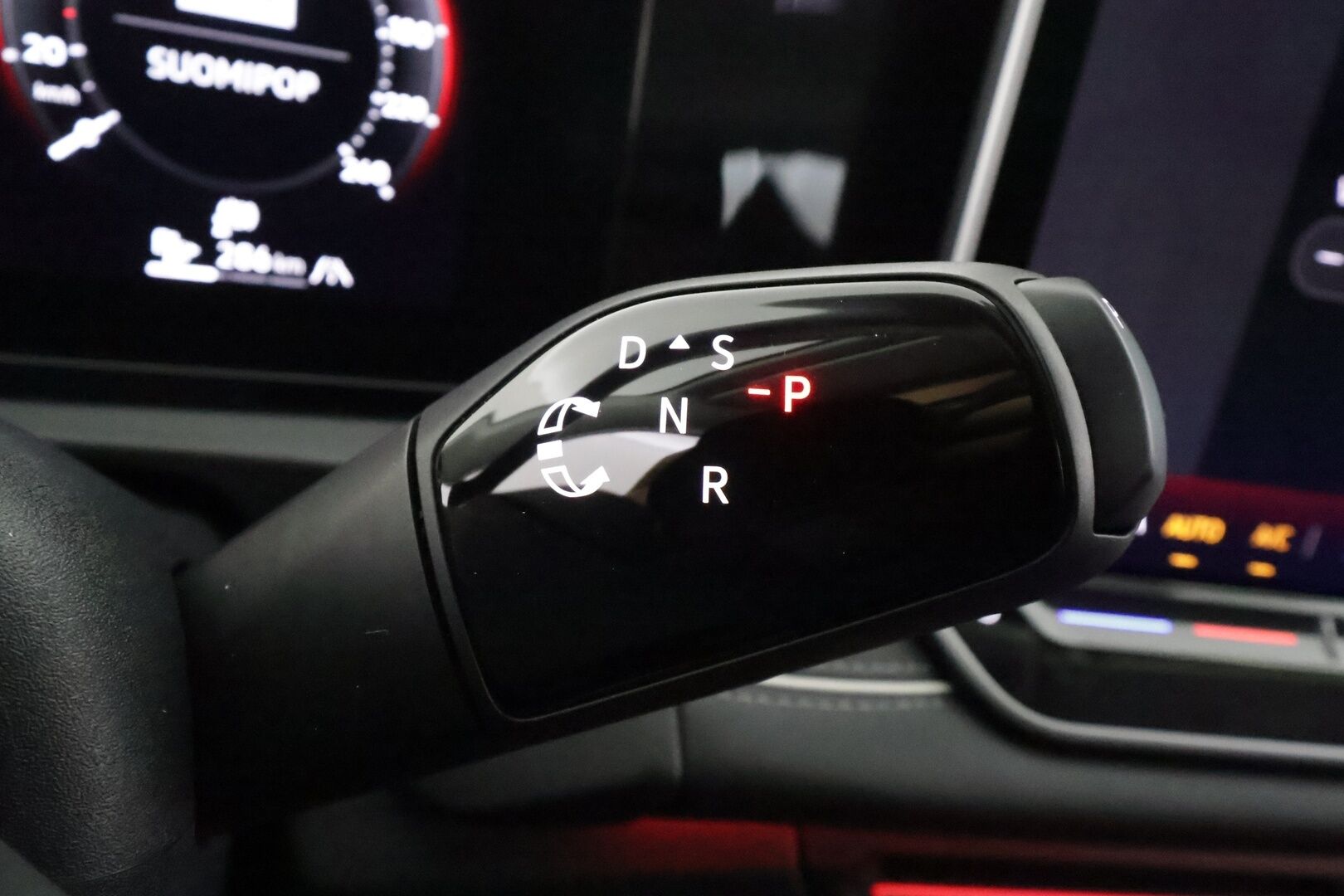 Volkswagen Tiguan 2024 Elegance Business eHybrid 150 kW DSG-automaatti - | Hierovat&Ilmastoidut Sporttinahat Muistilla | H&K | ACC | Matrix-LED | 360 | HUD | Kaistavahti | Digimittaristo | Keyless | 1-om Suomi-auto | 2x Latauskaapelit | Kahdet renkaat | Merkkihuollot |