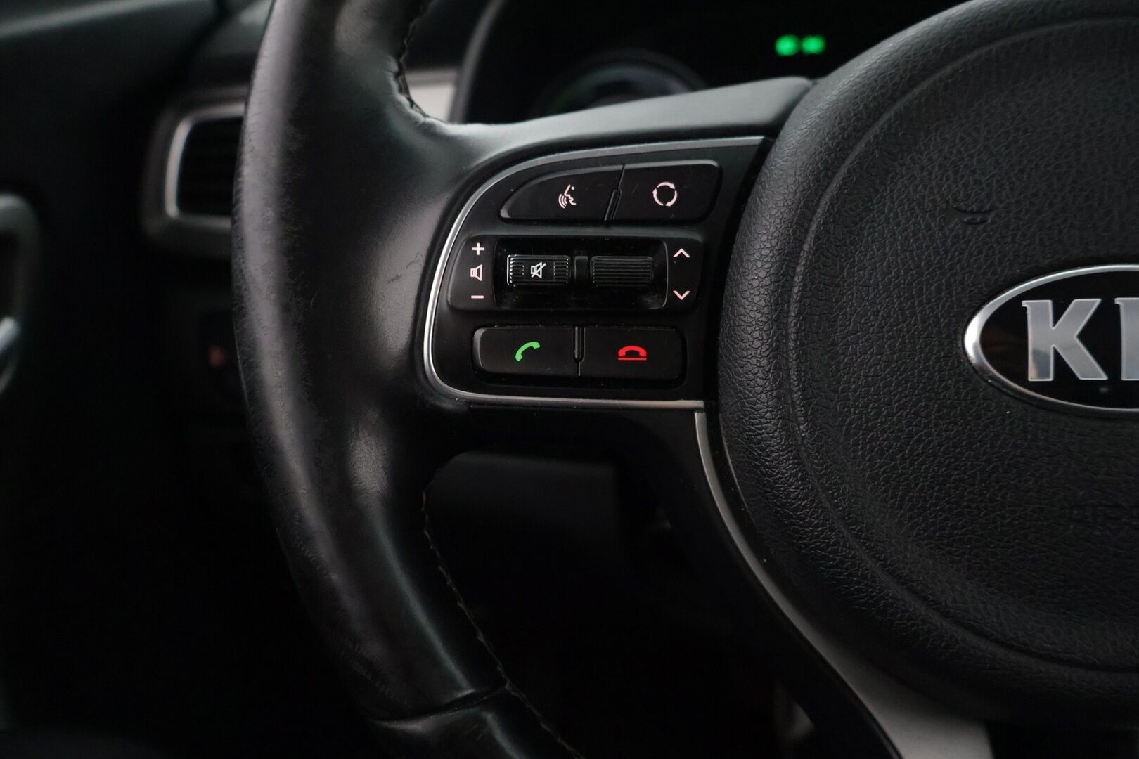 Kia Niro 2019 1,6 GDI Hybrid EX DCT * Adapt. Vak / Parkkitutkat takana / Lohko + sisä / Ratinläm * - Huollettu 10/25 / Merkkiliikkeen huoltokirja / Katsastus 6/26 * - HULLU BLACKWEEK KORKOTARJOUS 2,49%