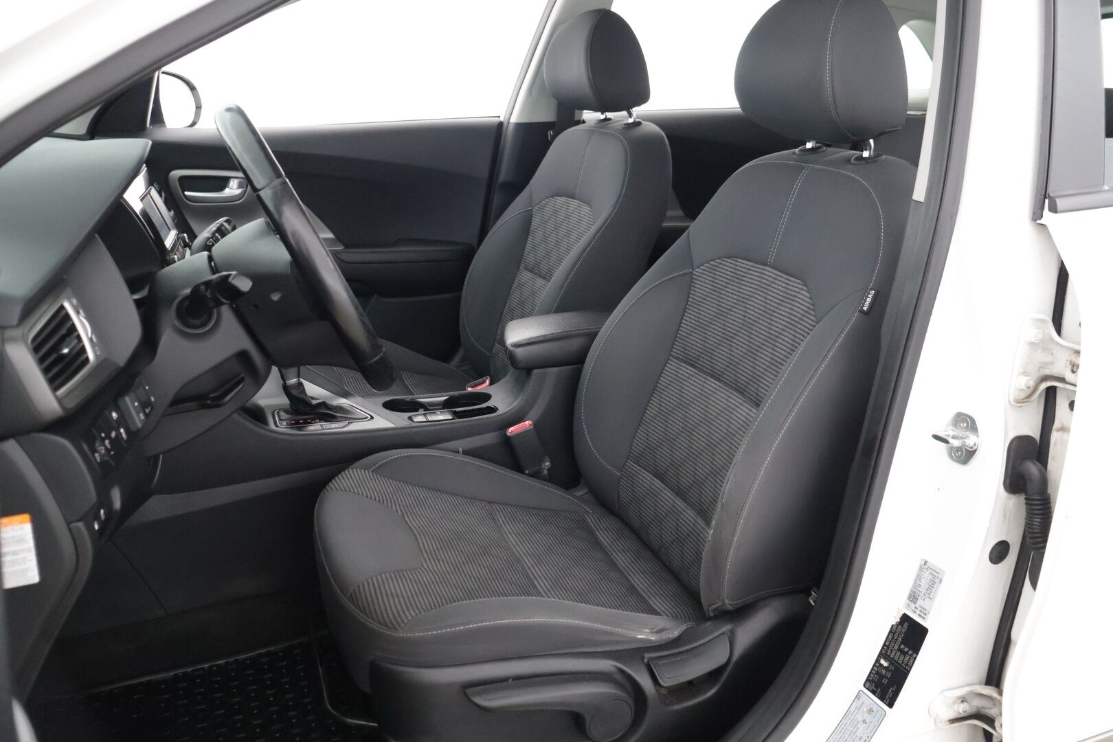 Kia Niro 2019 1,6 GDI Hybrid EX DCT * Adapt. Vak / Parkkitutkat takana / Lohko + sisä / Ratinläm * - Huollettu 10/25 / Merkkiliikkeen huoltokirja / Katsastus 6/26 *