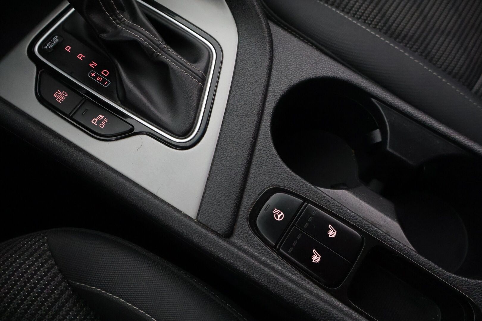 Kia Niro 2019 1,6 GDI Hybrid EX DCT * Adapt. Vak / Parkkitutkat takana / Lohko + sisä / Ratinläm * - Huollettu 10/25 / Merkkiliikkeen huoltokirja / Katsastus 6/26 *