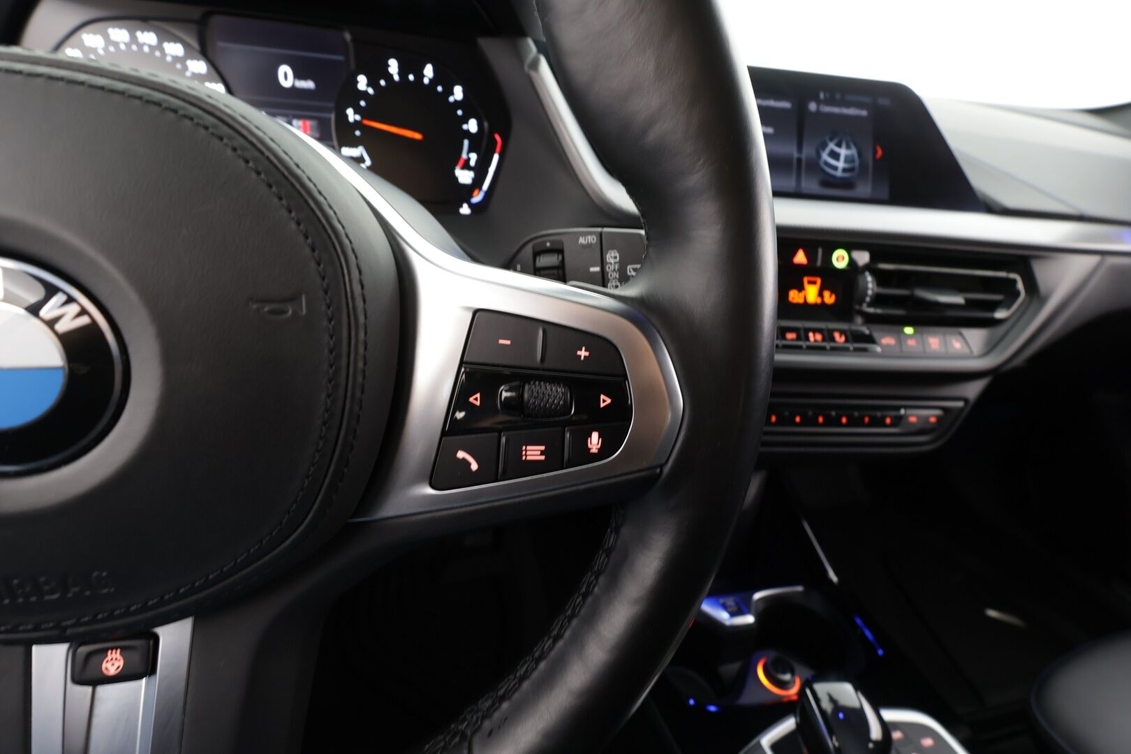 BMW 118 2021 F40 Hatchback 118i A Business M Sport * Vakkari / P.tutkat / Hifi / Digimittaristo / Sporttipenkit / LED * - Kahdet renkaat aluvanteilla - HULLUT BLACKWEEK JATKOT - KORKOTARJOUS 2,49%